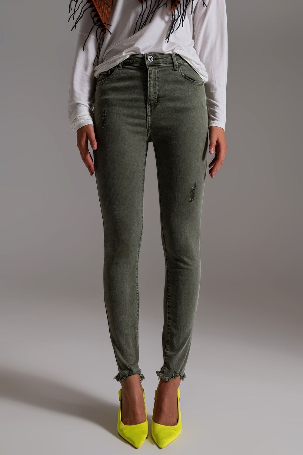 Hoch taillierte Röhrenjeans in Khaki
