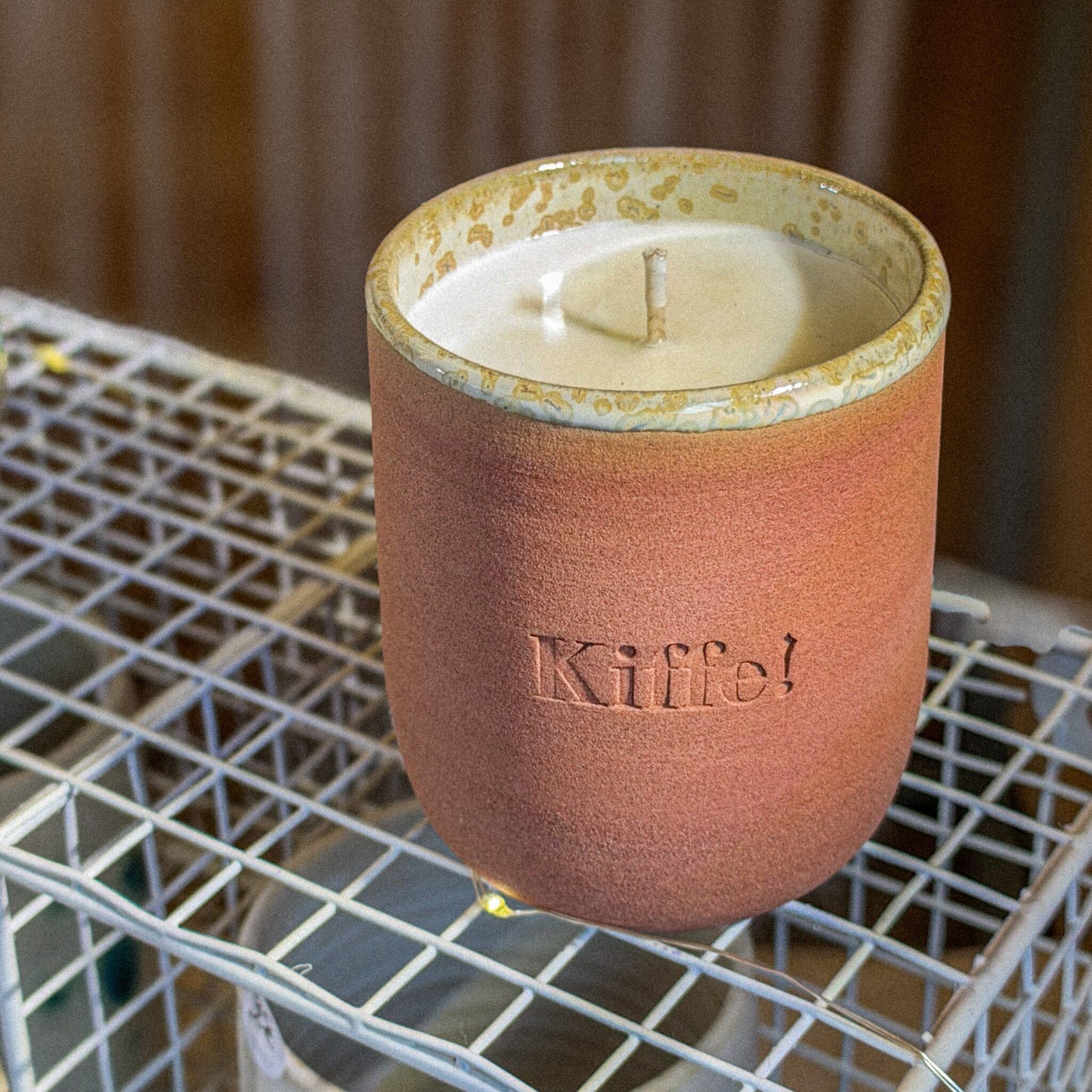 Duftkerze „Red Wood“ (Walnuss, Haselnuss 🌰 und 🌲 Virginia-Zeder)