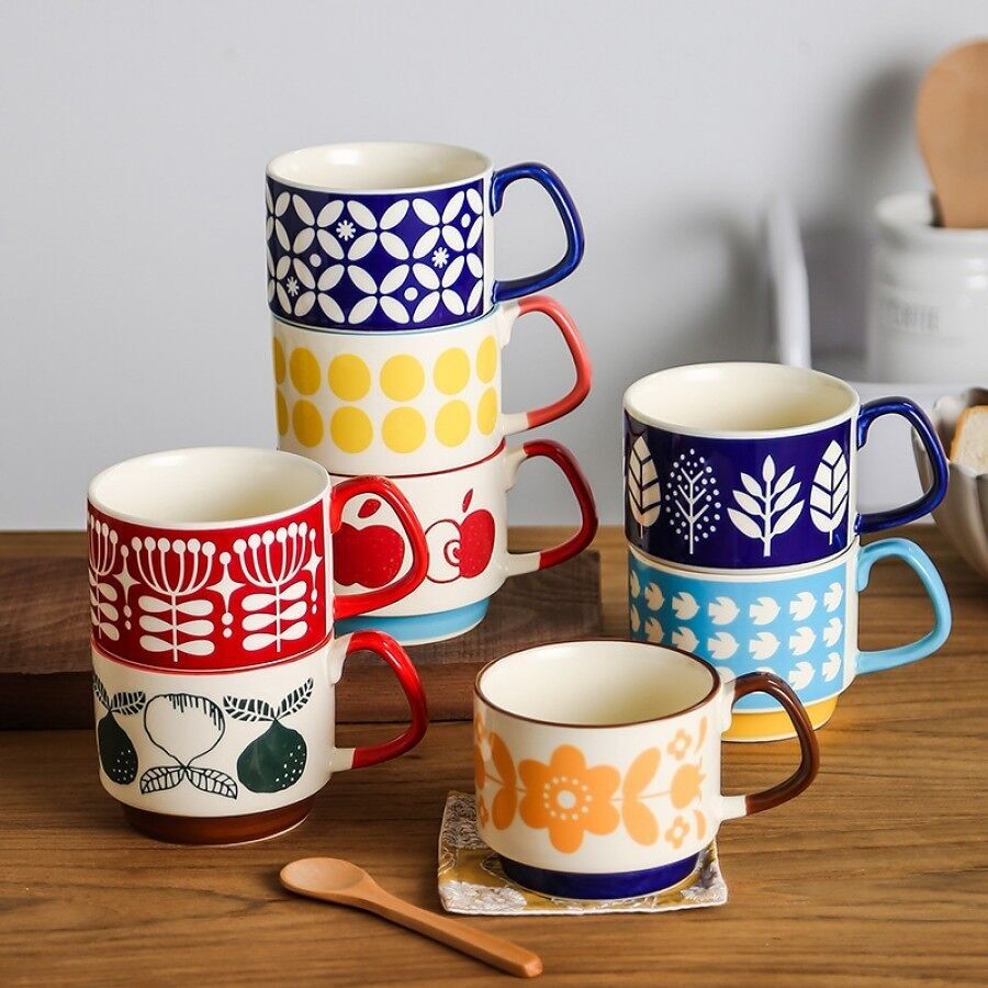 Tasses en céramique à motifs géométriques et botaniques