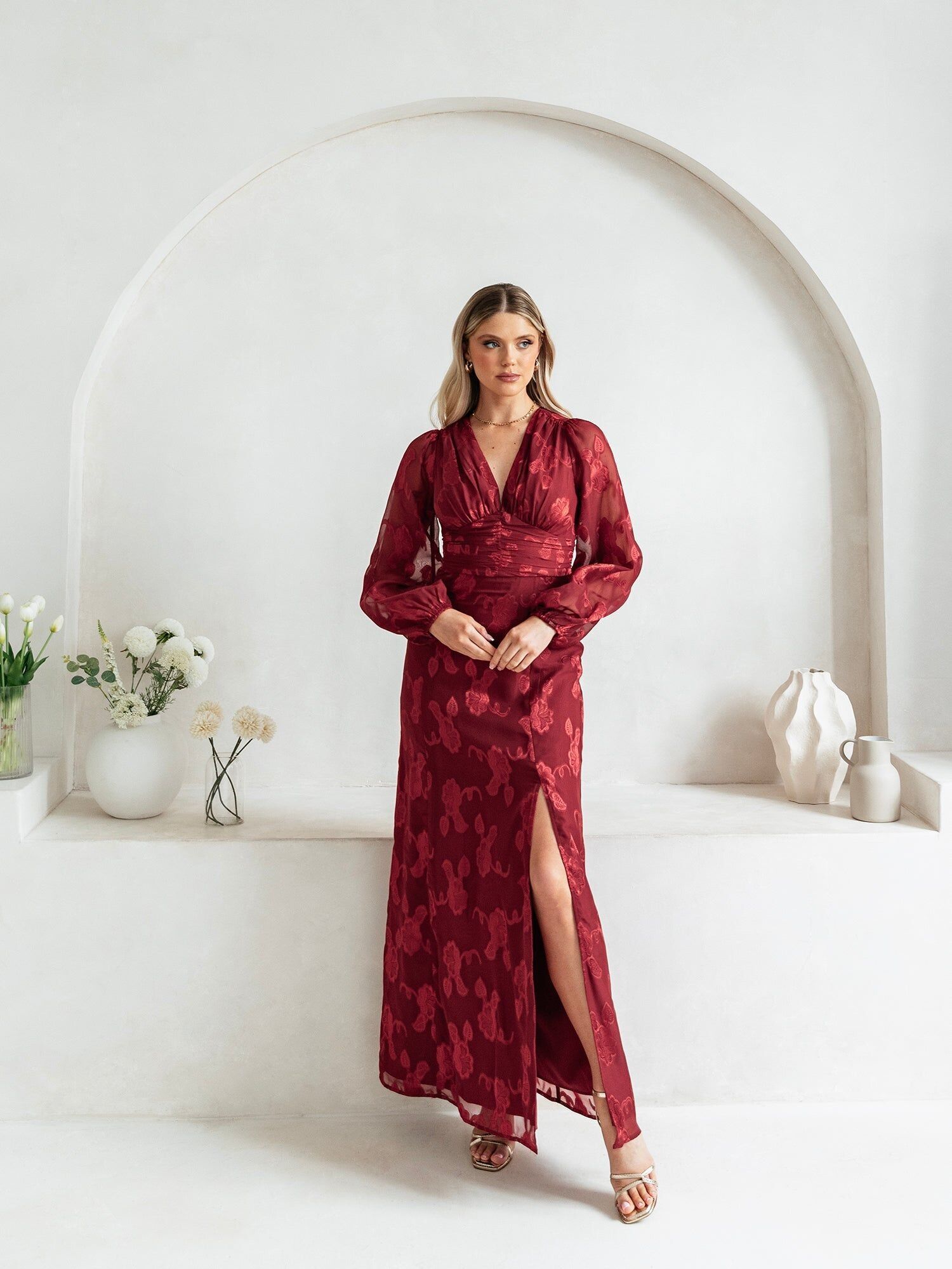 Vestido largo con mangas abullonadas en jacquard floral rojo intenso Maya