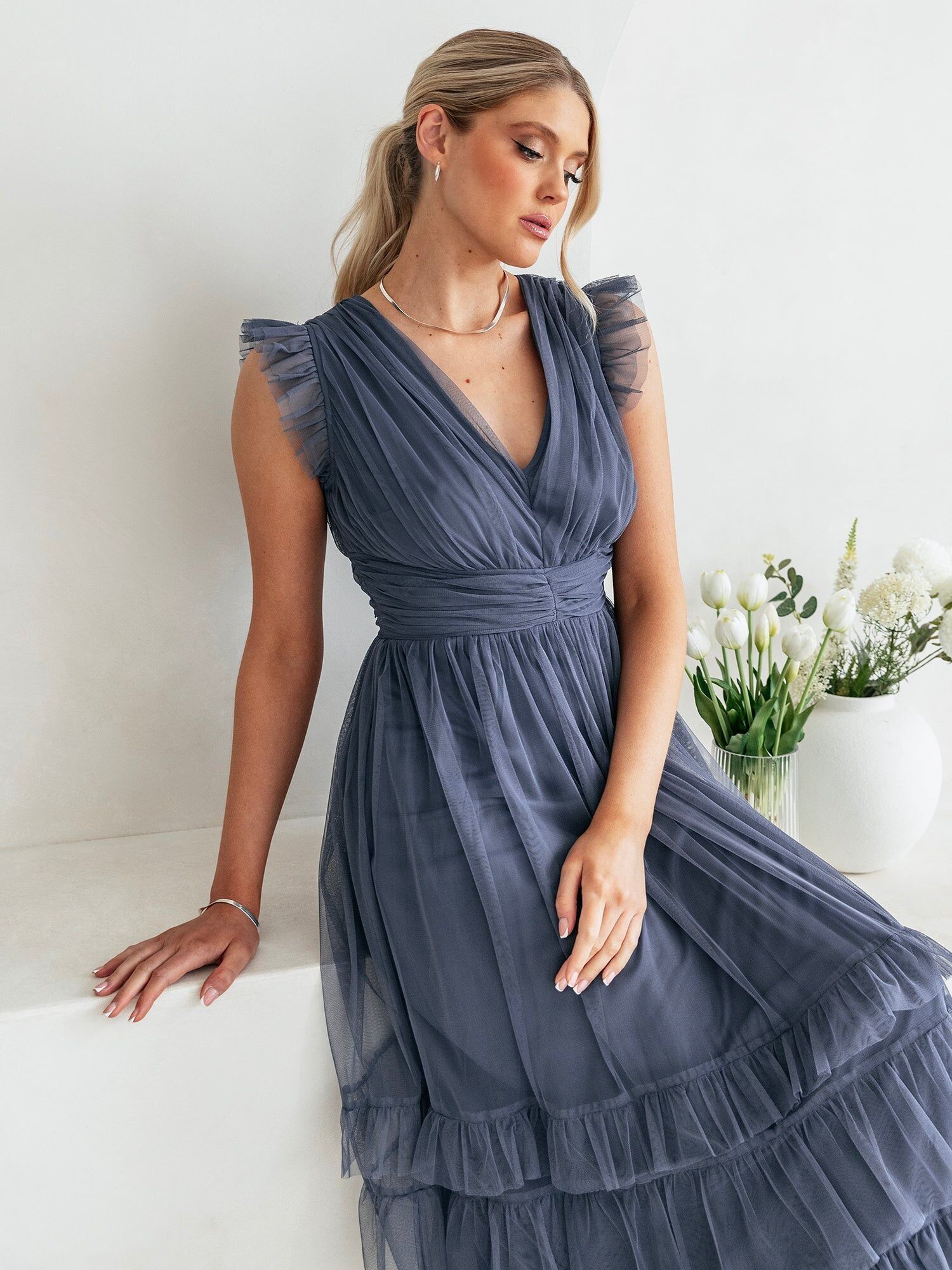 Vestido largo con volantes y mangas onduladas en índigo vintage de Anaya With Love