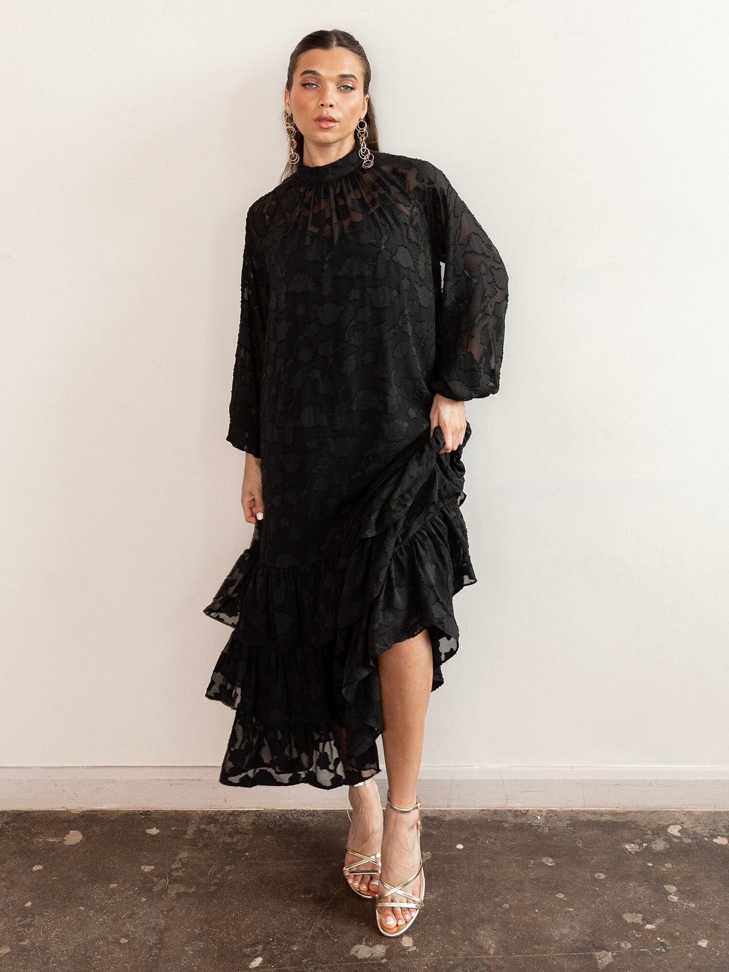 Vestido trapecio midi de manga larga con efecto desgastado y estampado floral negro reciclado de Anaya With Love