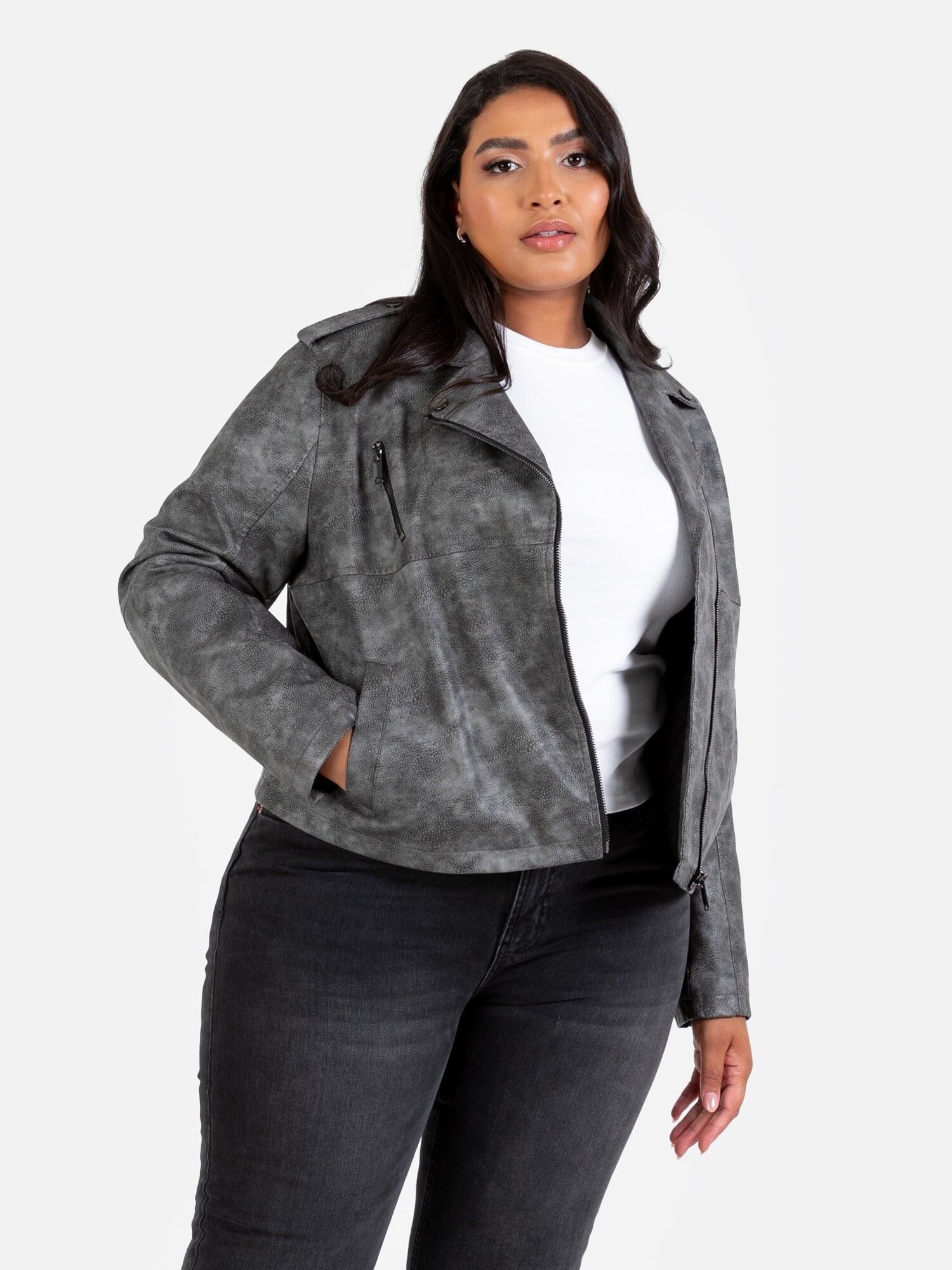 Chaqueta motera negra de piel sintética con bolsillos de Lovedrobe