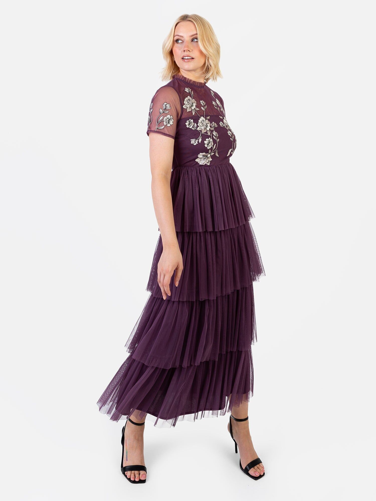 Vestido midi escalonado con bordado Maya Berry