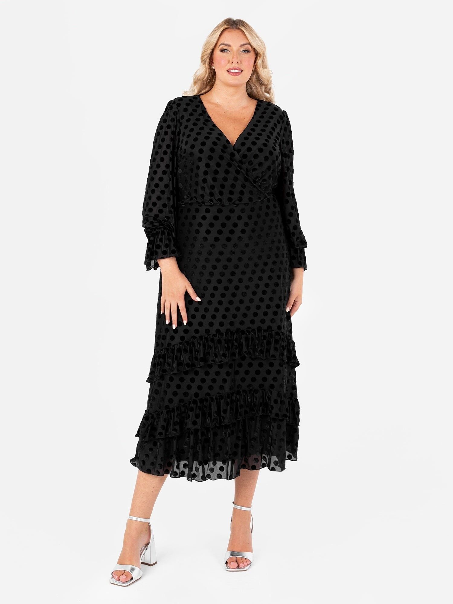 Vestido midi de lunares negros flocados de Lovedrobe