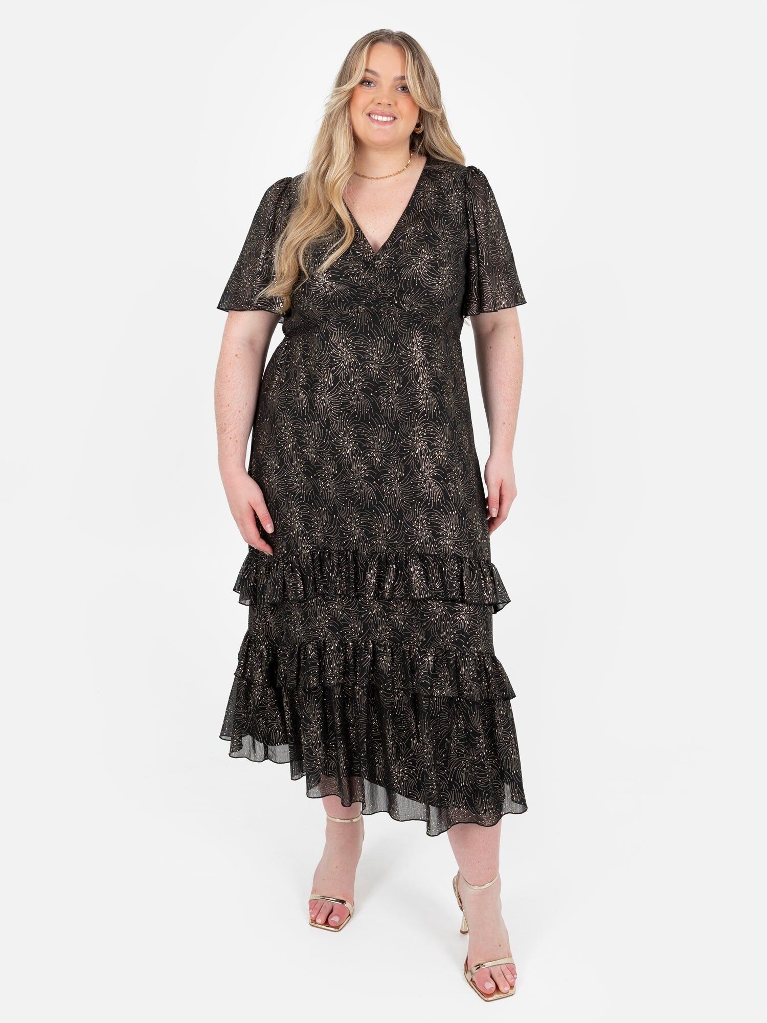 Vestido midi con volantes y mangas de ángel con detalles en lámina dorada de Lovedrobe