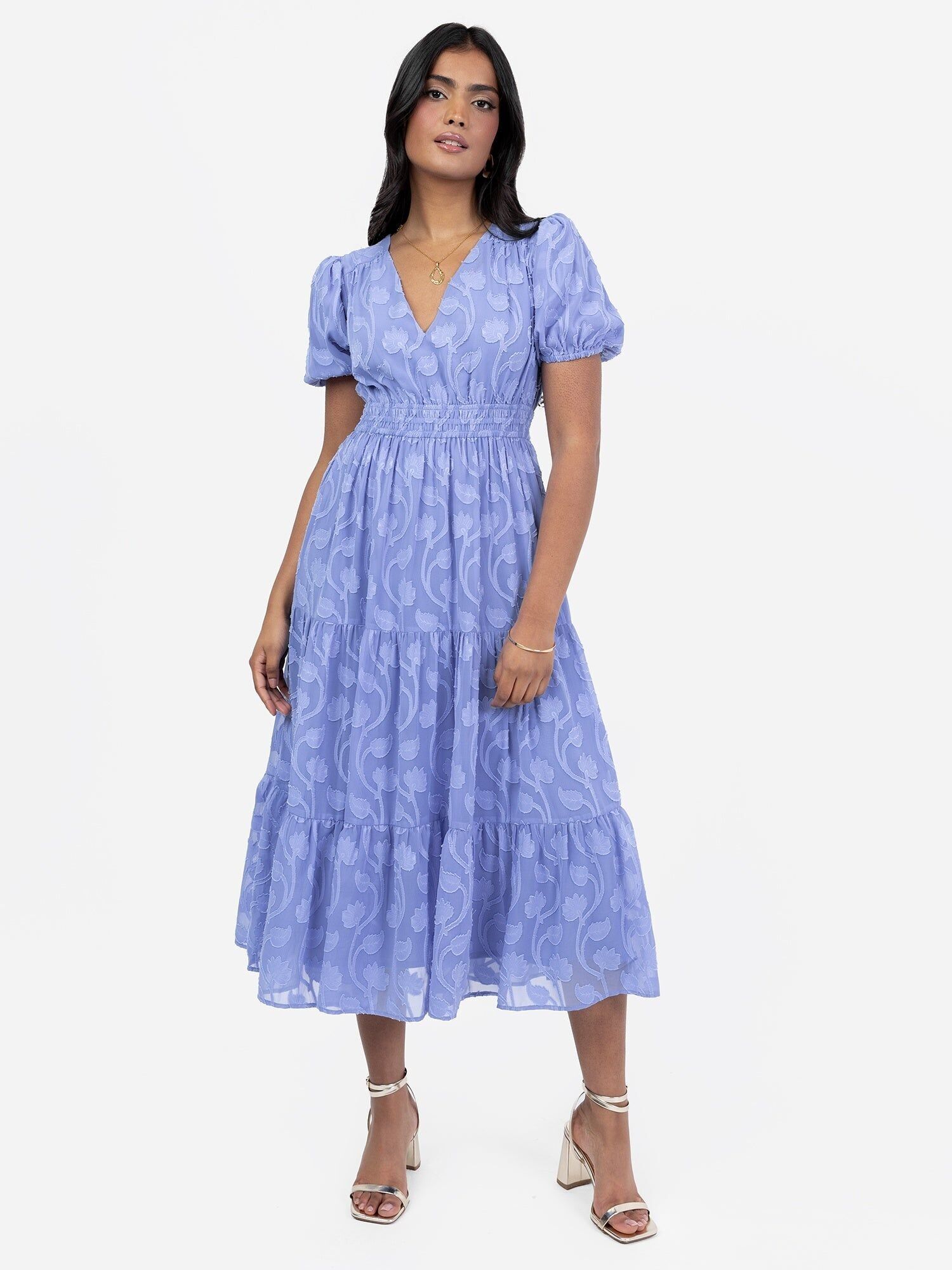 Vestido midi azul de manga corta con estampado floral desgastado de Lovedrobe