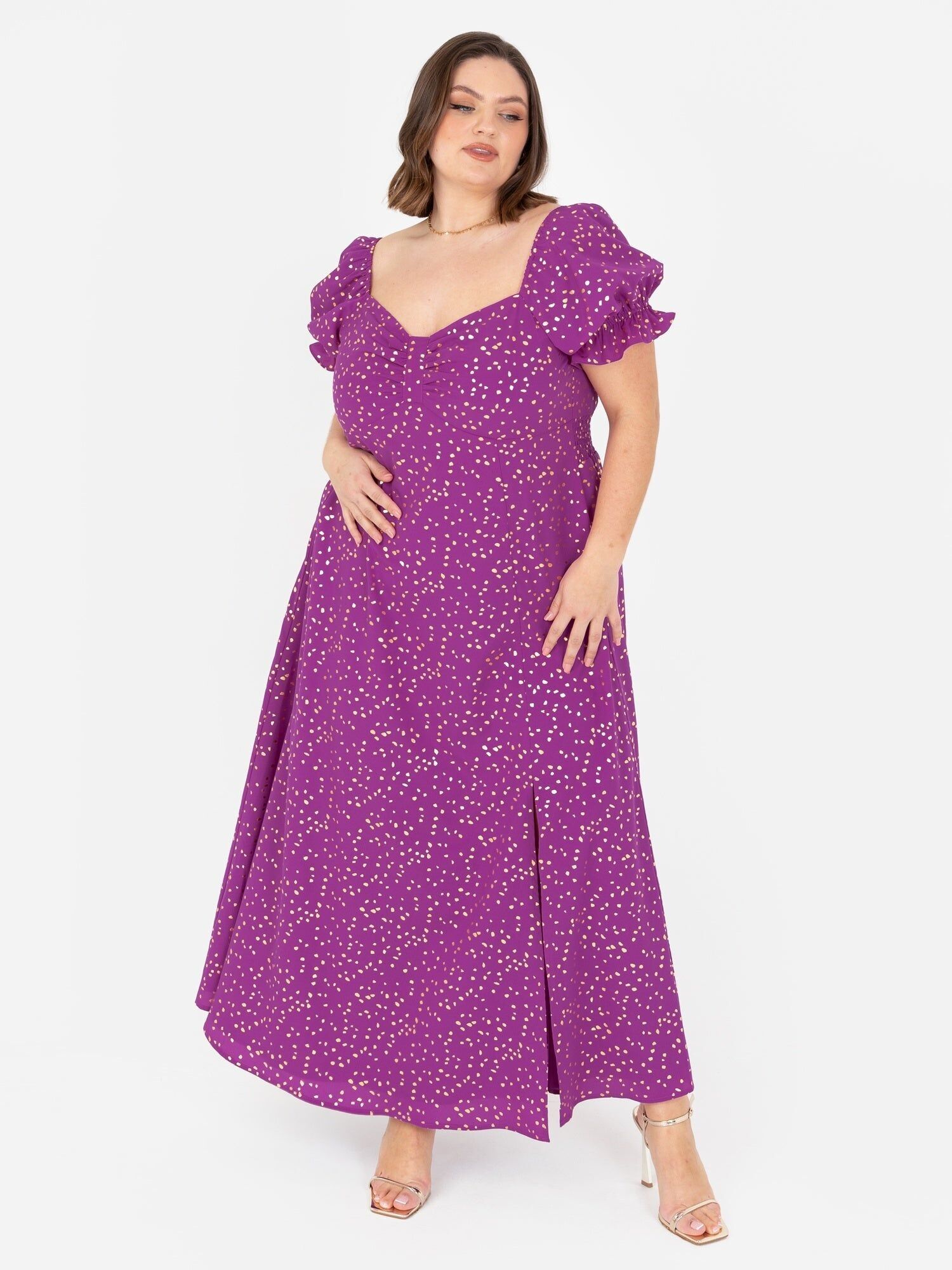 Vestido midi morado de manga corta con detalles dorados de Lovedrobe