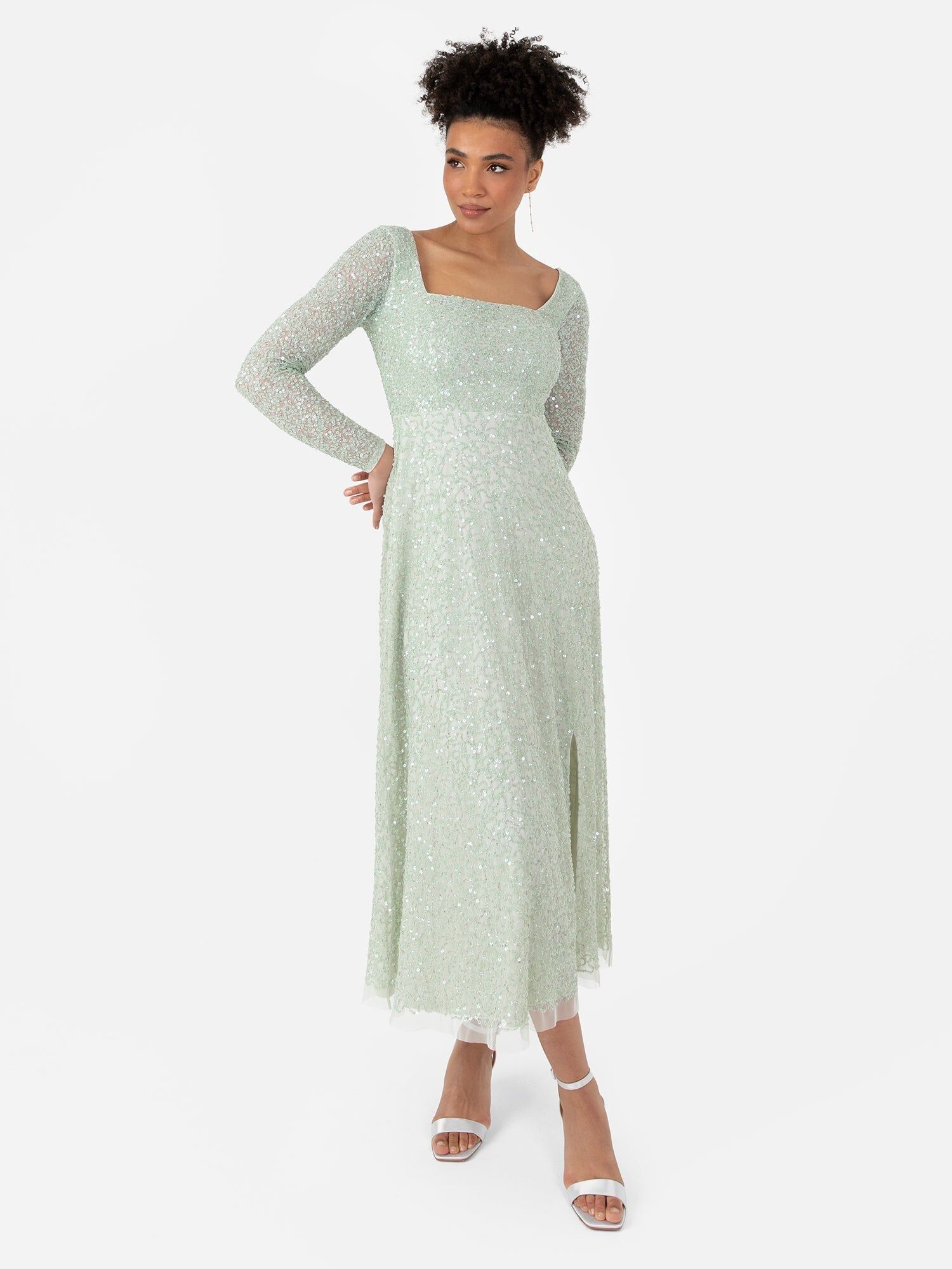 Vestido midi con escote cuadrado y adornos en verde salvia Maya