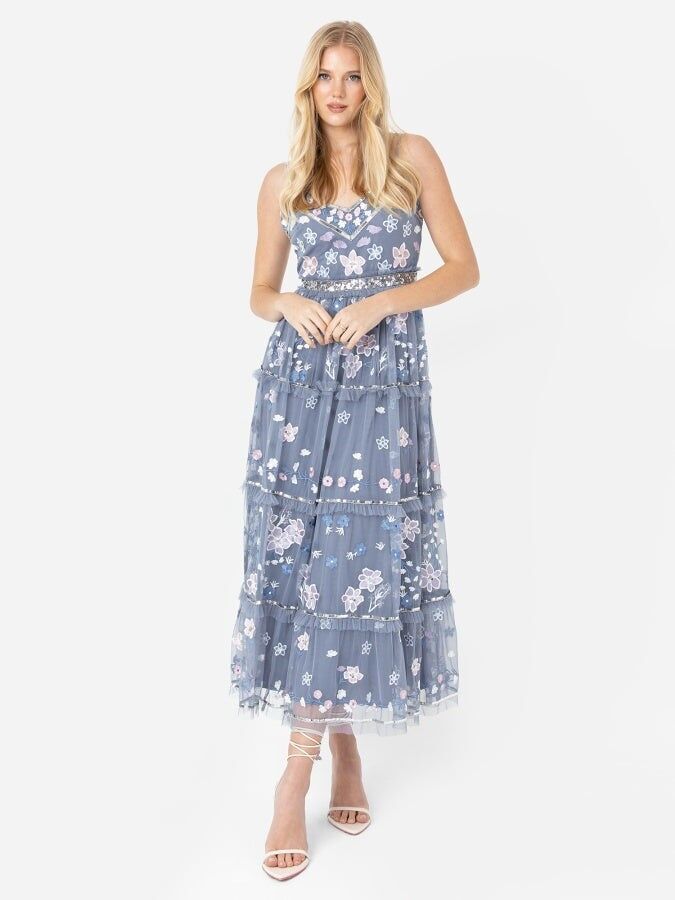 Vestido midi de tirantes con adornos florales en azul Maya