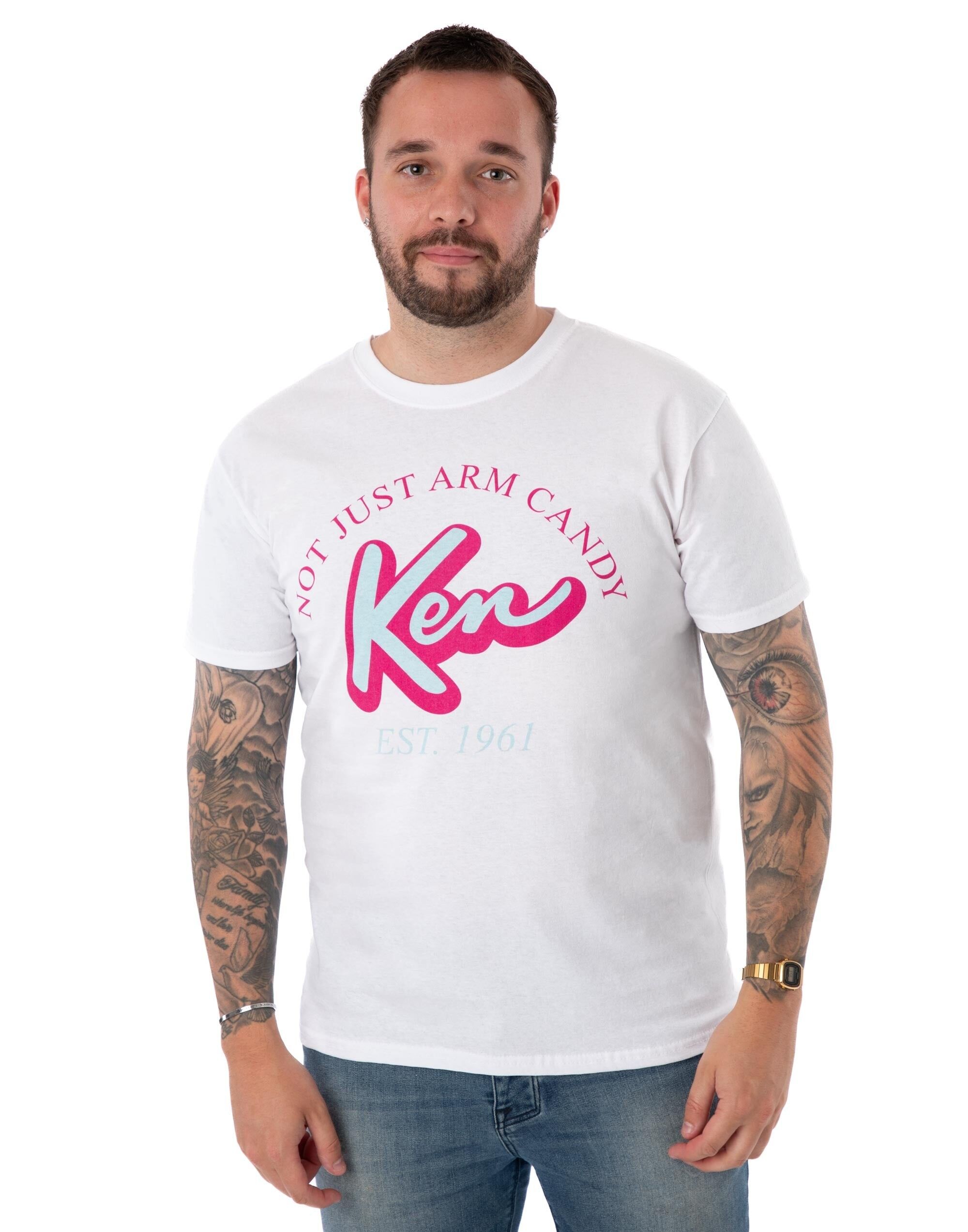 Camiseta clásica de manga corta blanca de Barbie para hombre con diseño de Ken Arm Candy