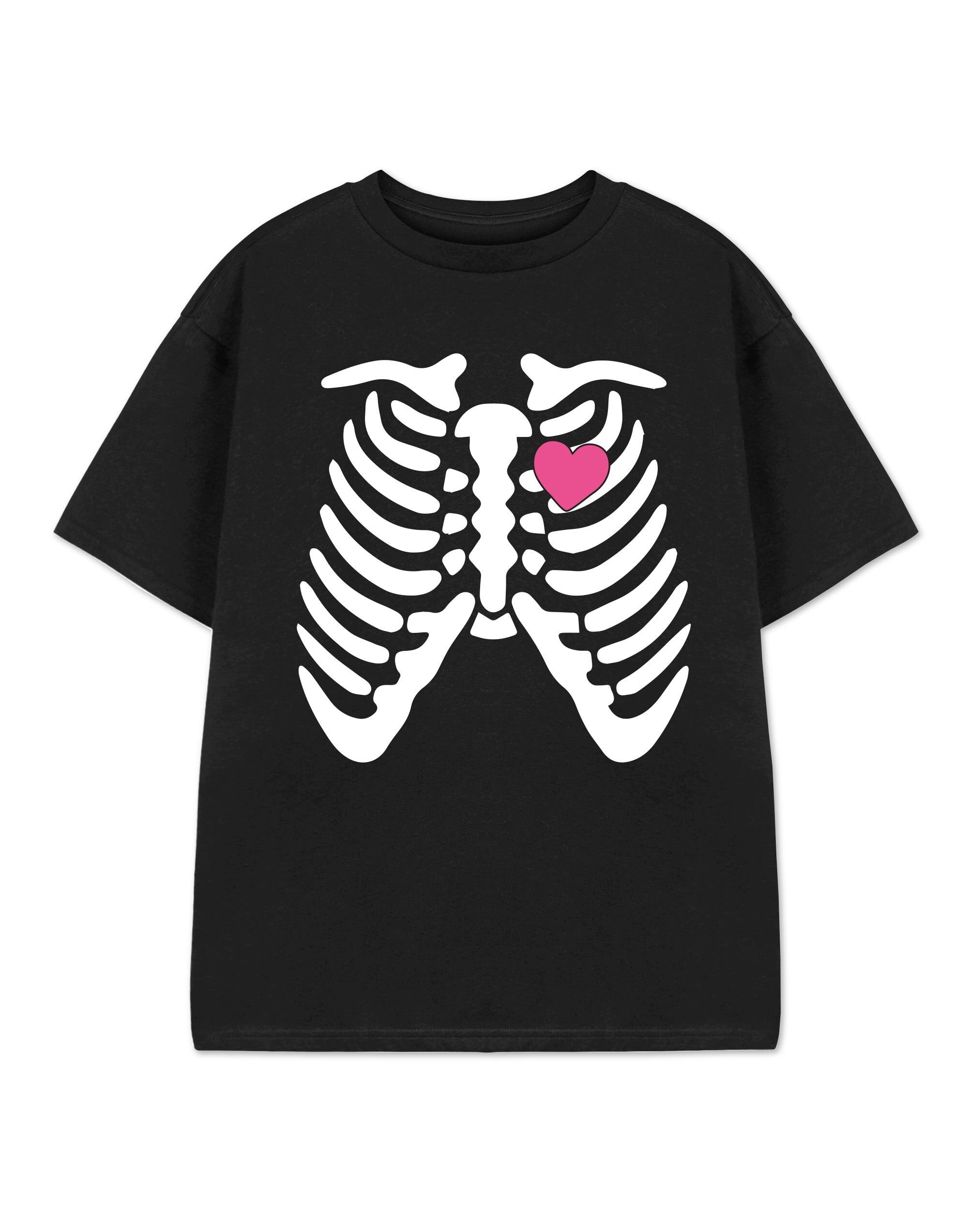 Camiseta de manga corta negra con diseño de caja torácica para chicas Show Me The Merch