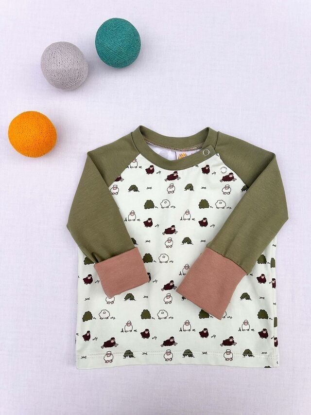 Long-sleeved "Leapfrog" T-shirt in soft green
