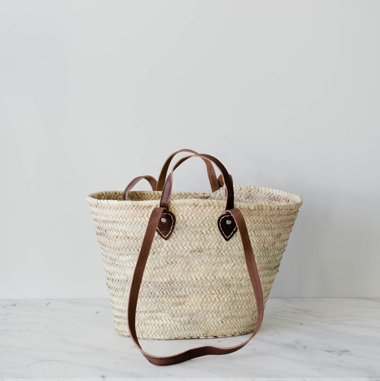 Handgefertigter französischer Marktkorb mit zwei Lederriemen – Marokkanische Tragetasche
