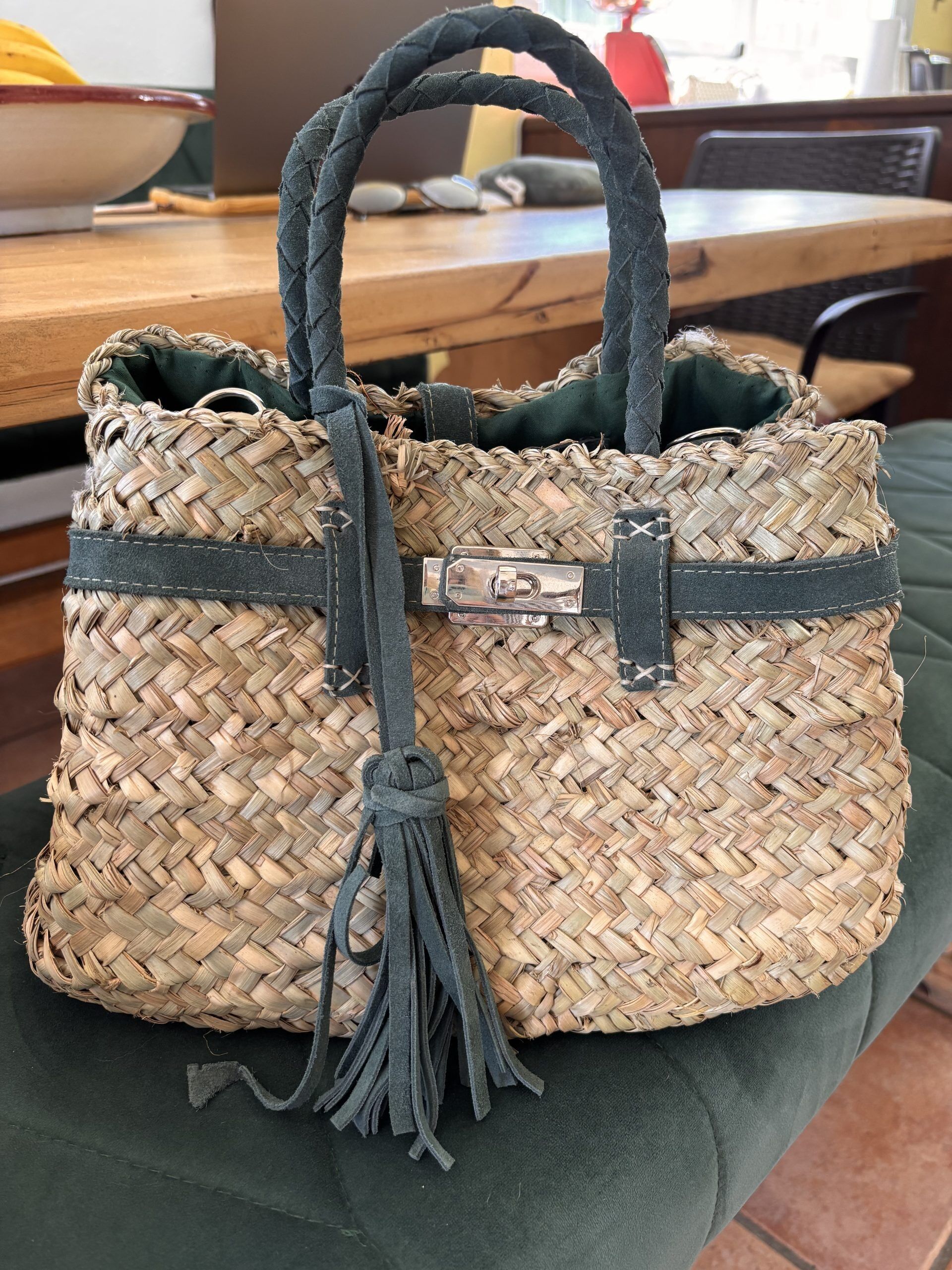 Cesta Noa talla S - Bolsa de mercado de rafia y cuero tejida a mano color caqui