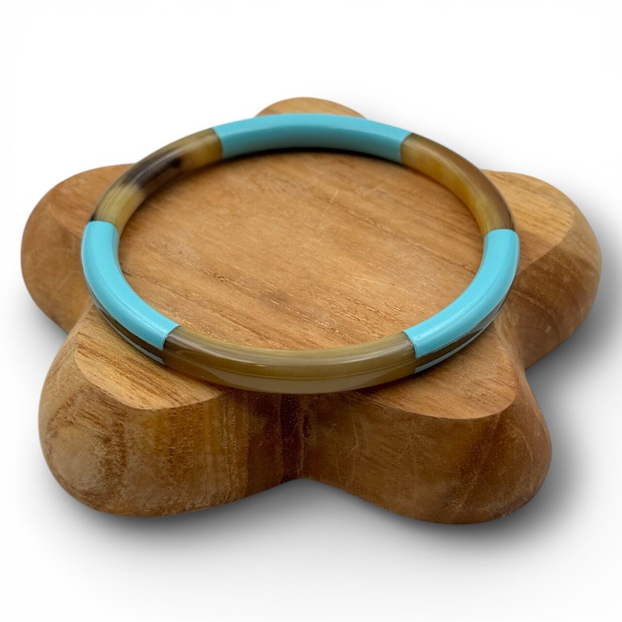 Armreif aus Büffelhorn, 6 mm, himmelblau, C83