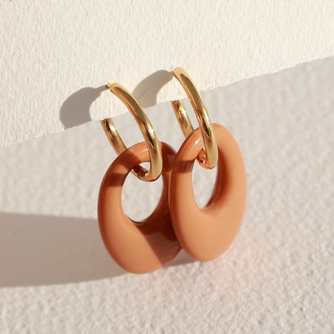 Gold earrings oval brown
