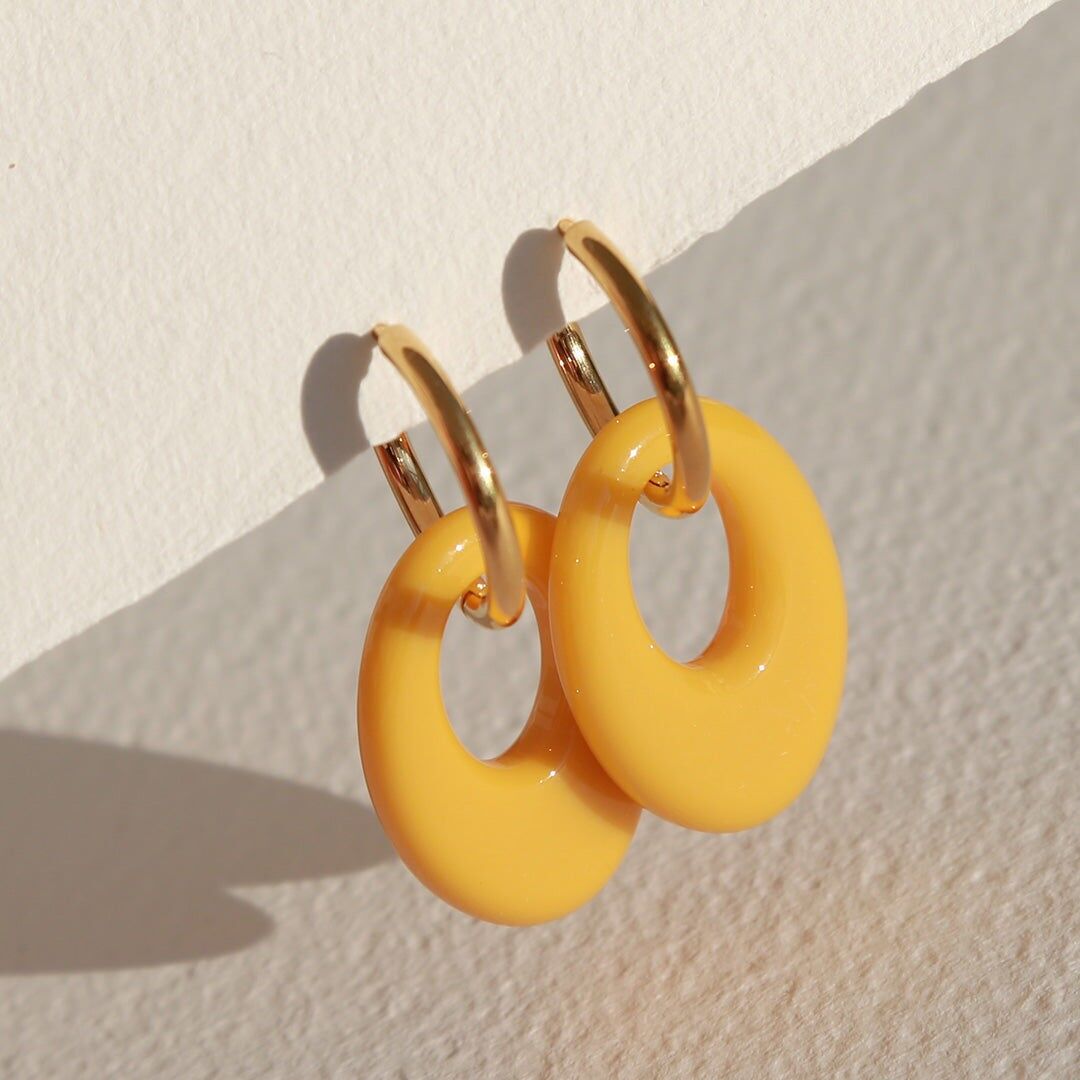 Gold earrings oval yellow