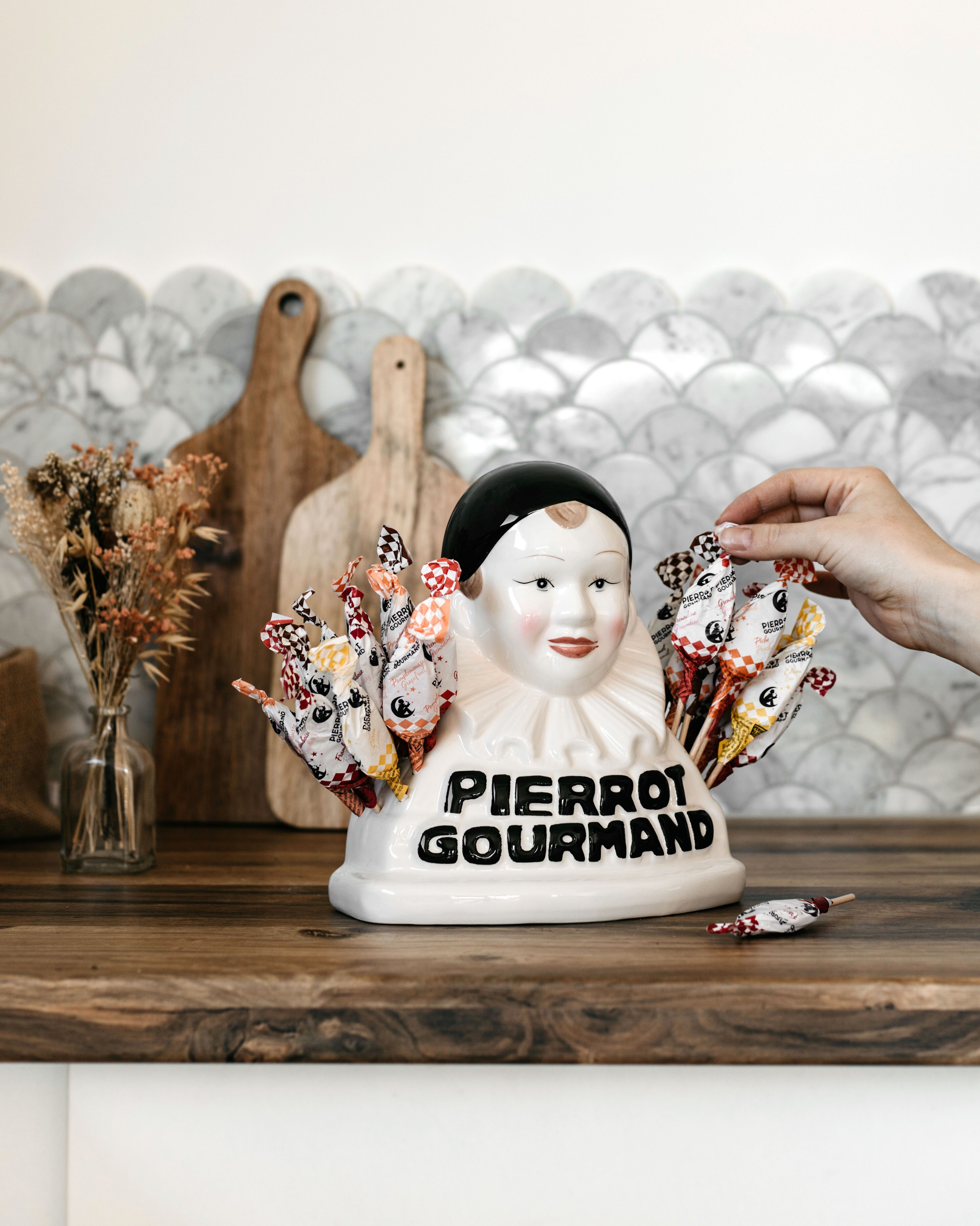 Discovery Pack - Bust box, fresh milk caramel lollipops, fruit flavored lollipops, Nuggets range, Cumulo candies