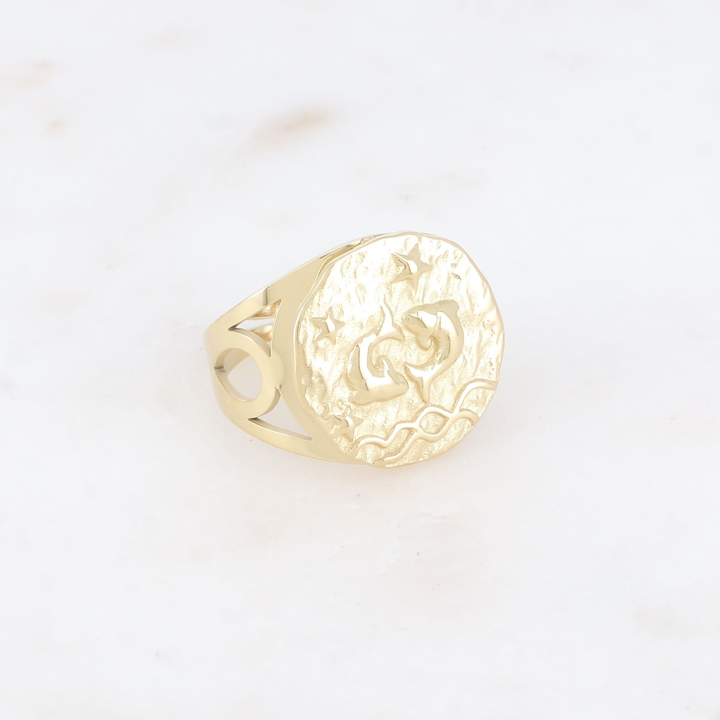 Ring mit astrologischen Zeichen, gehämmert