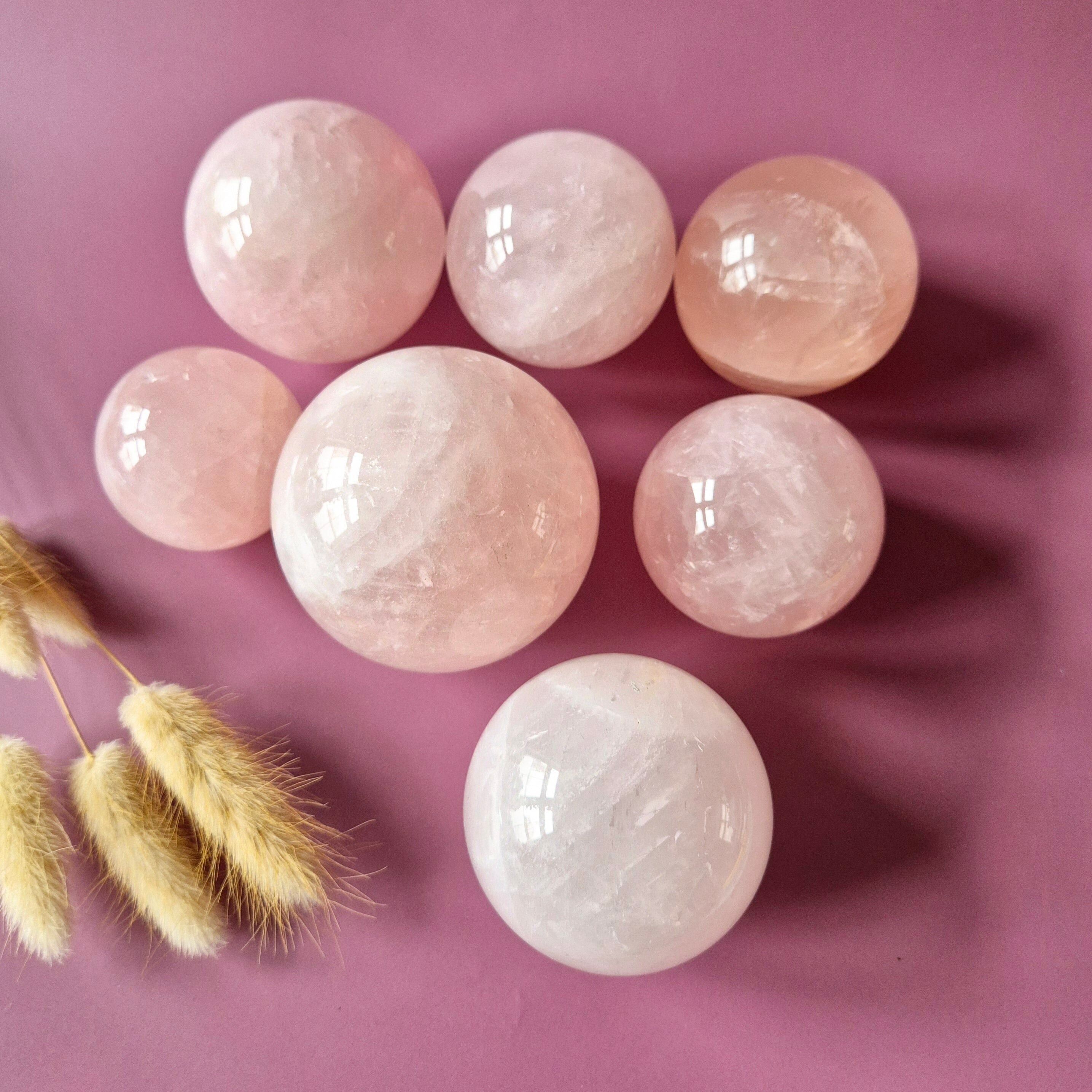 Rosenquarz-Kugel (50–85 mm)