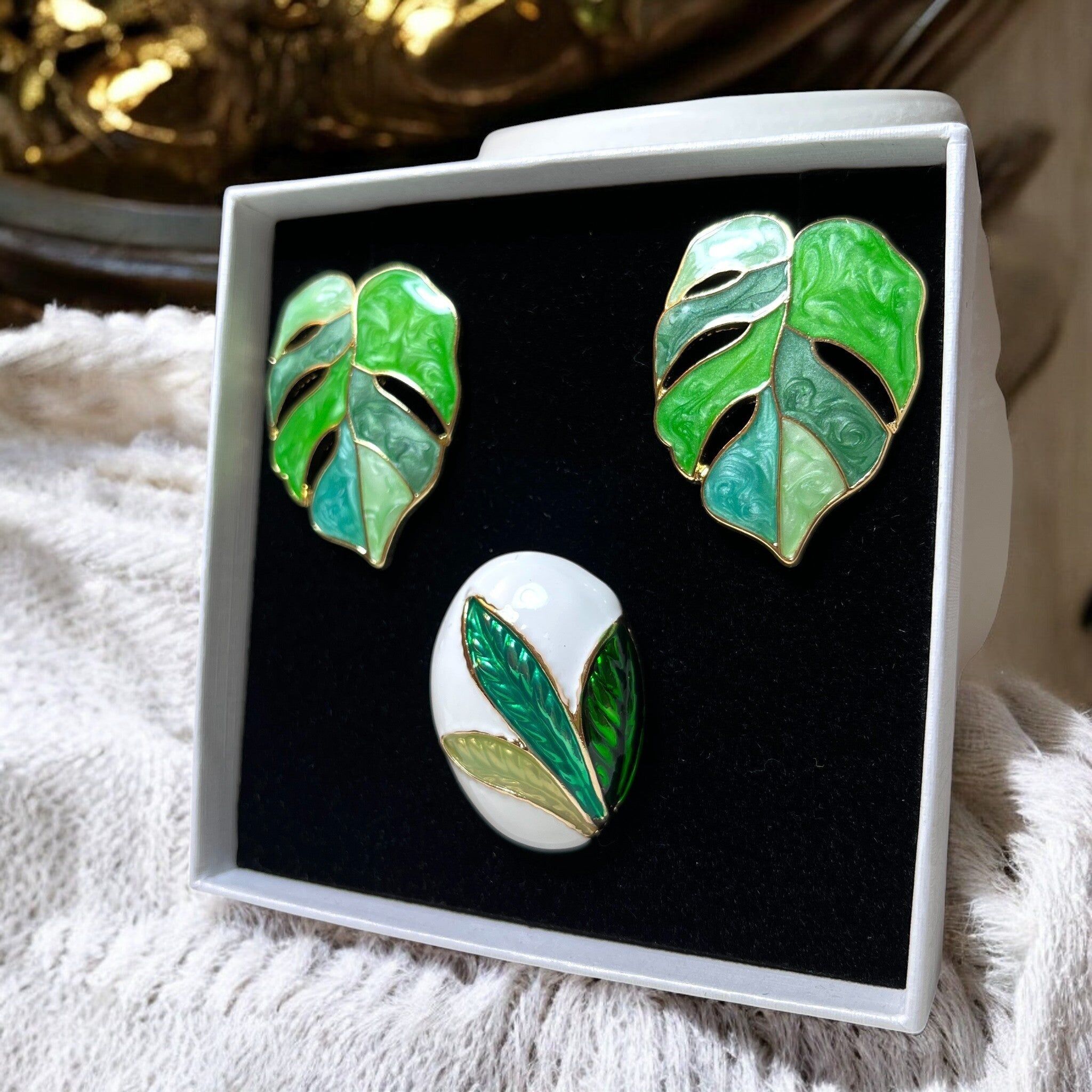 Costume jewelry set - ring and earrings