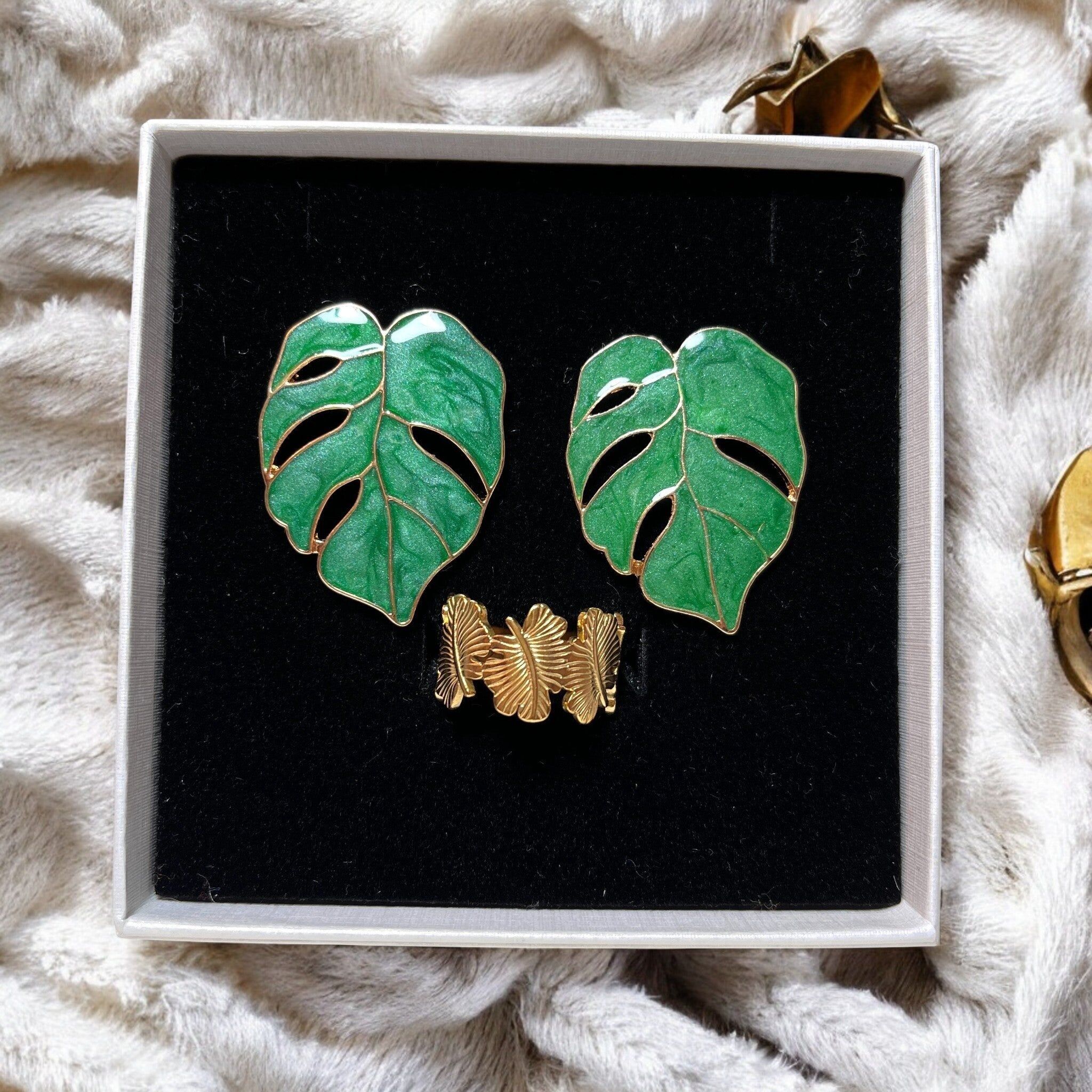 Costume jewelry set - ring and earrings