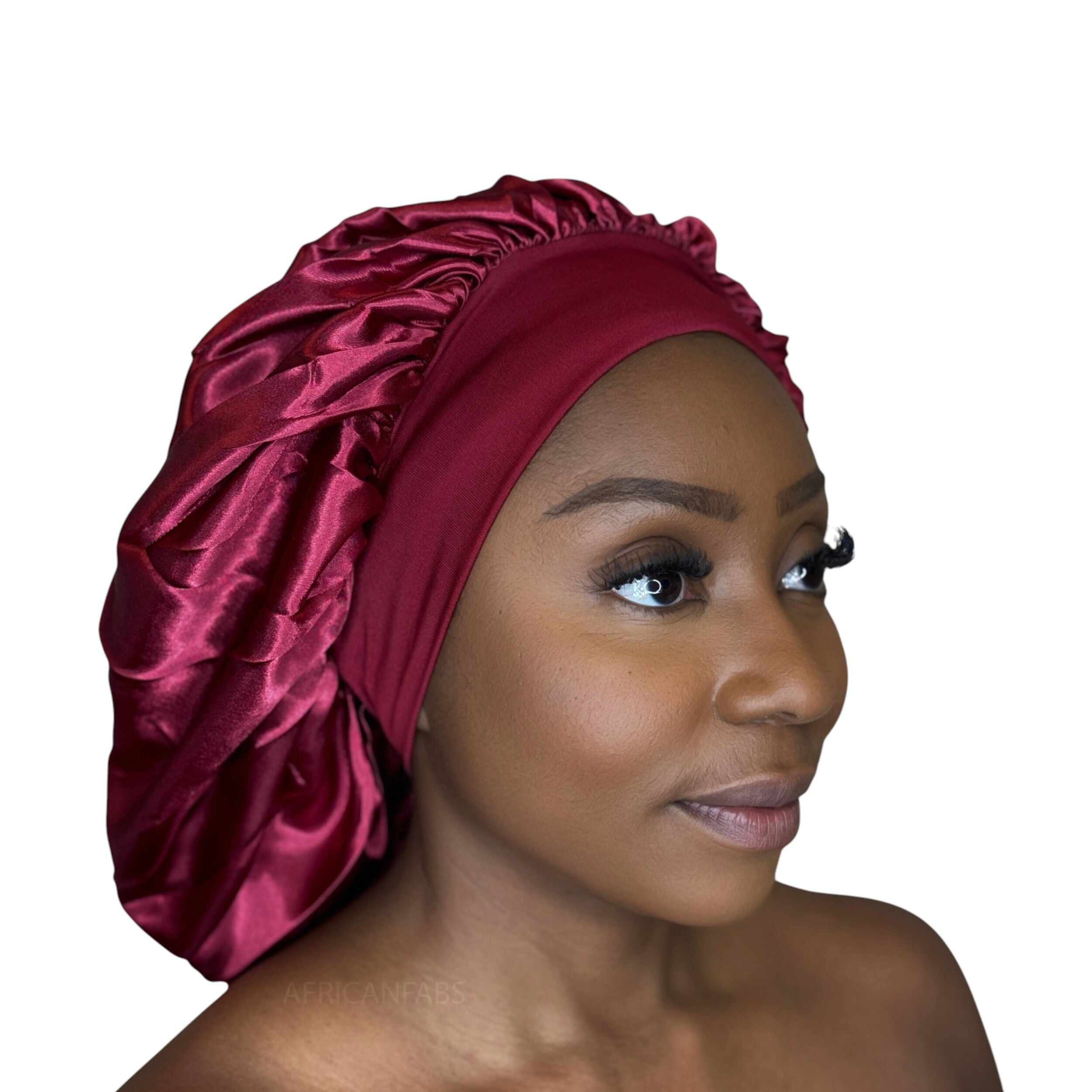 Bonnet de nuit en satin rouge (Bonnet de nuit en satin)