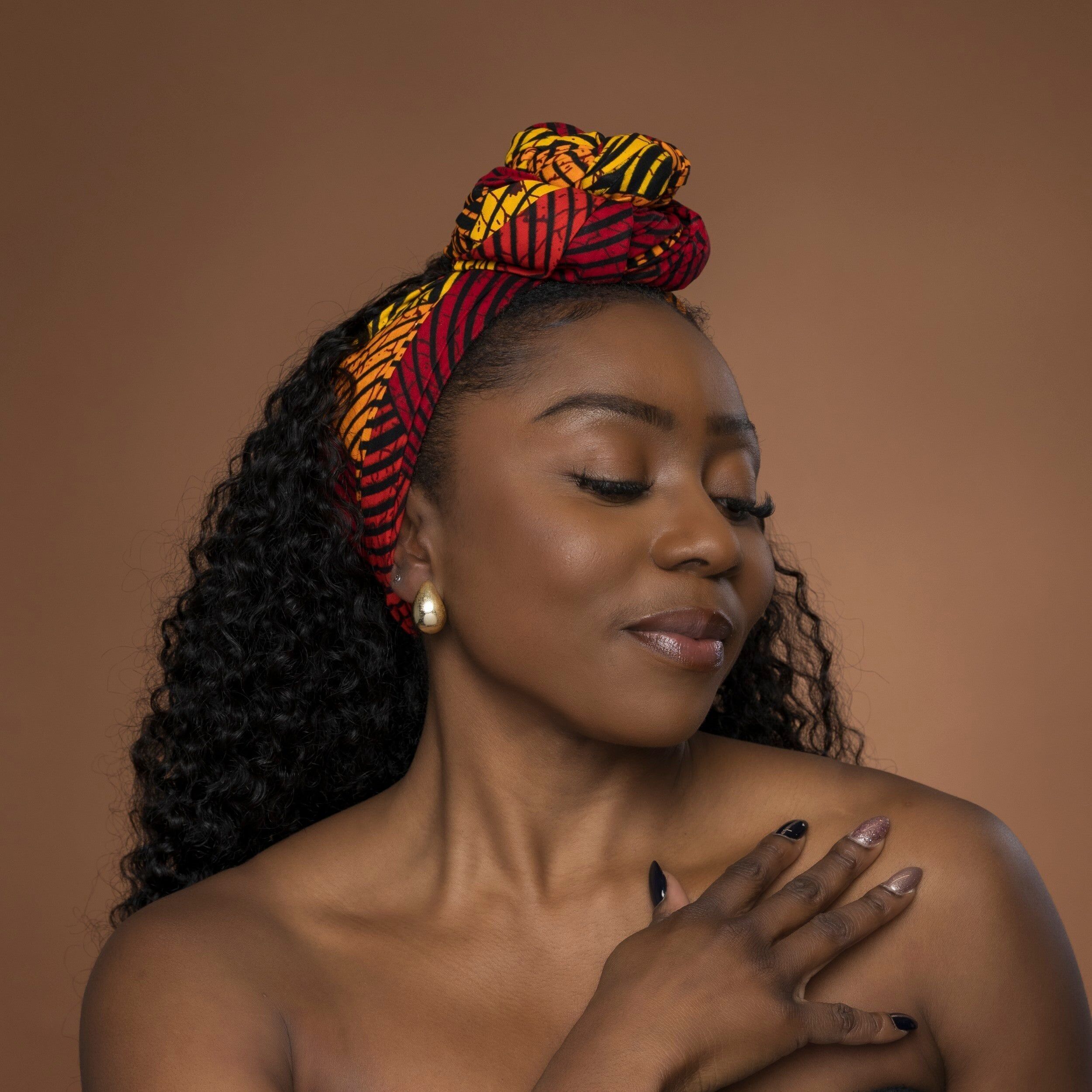 Coiffe africaine - Motif de cercles concentriques rouges et jaunes