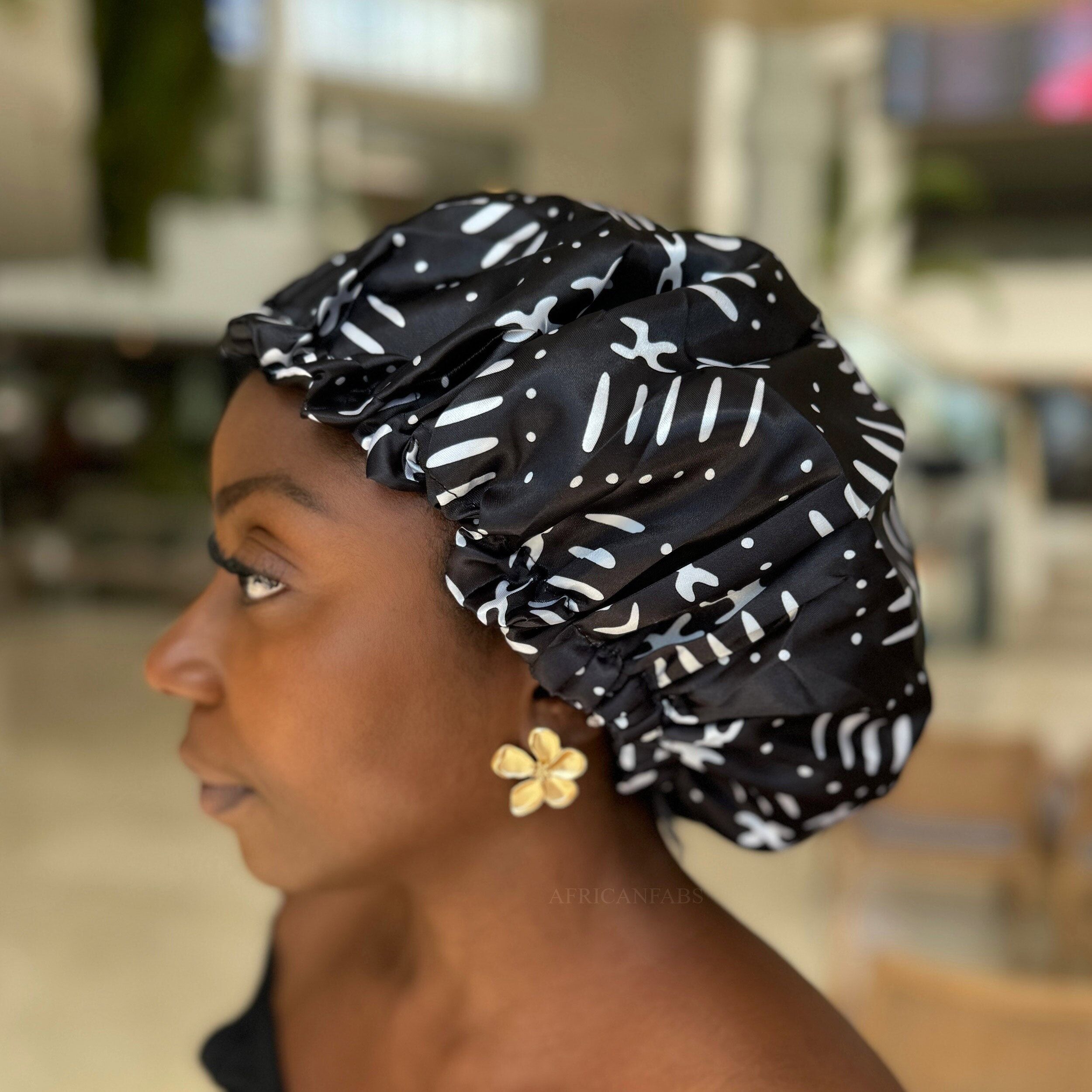 Schwarze Schlamm-/Bogolan-Satin-Hauben (Verstellbare und wendbare Satin-Schlafhaube)