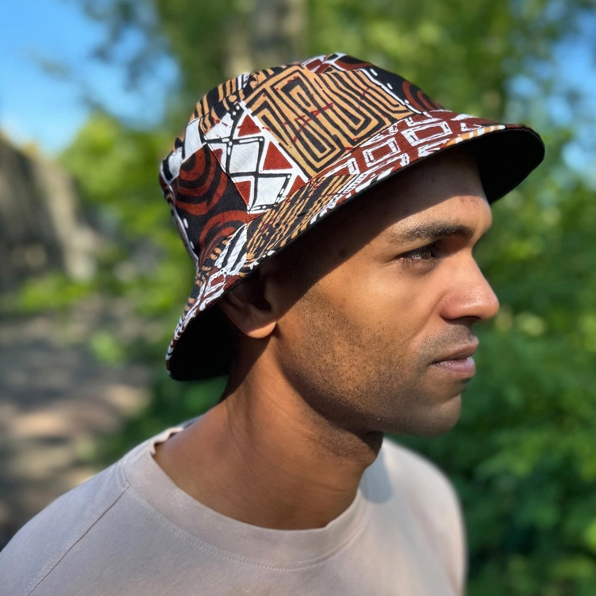 Fischerhut / Bucket Hat mit afrikanischem Muster - Braunes Bogolan-Mosaik - Kinder- und Erwachsenengrößen (Unisex)