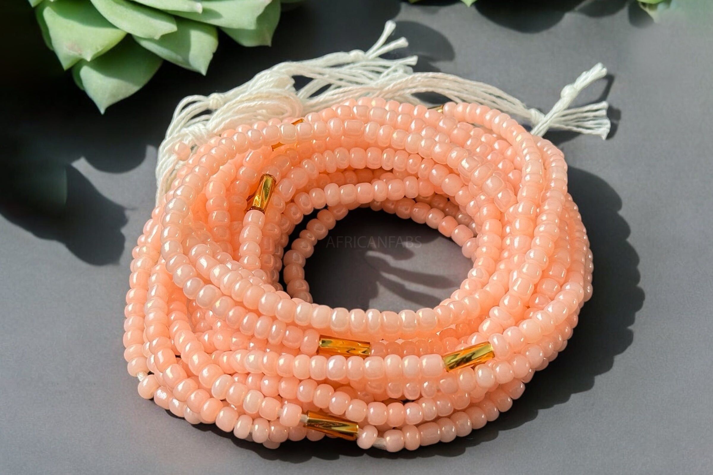 Hüftkette / Afrikanische Hüftkette - Ogbe - Pfirsichfarben / Gold (Traditionelle, nicht elastische Schnur)