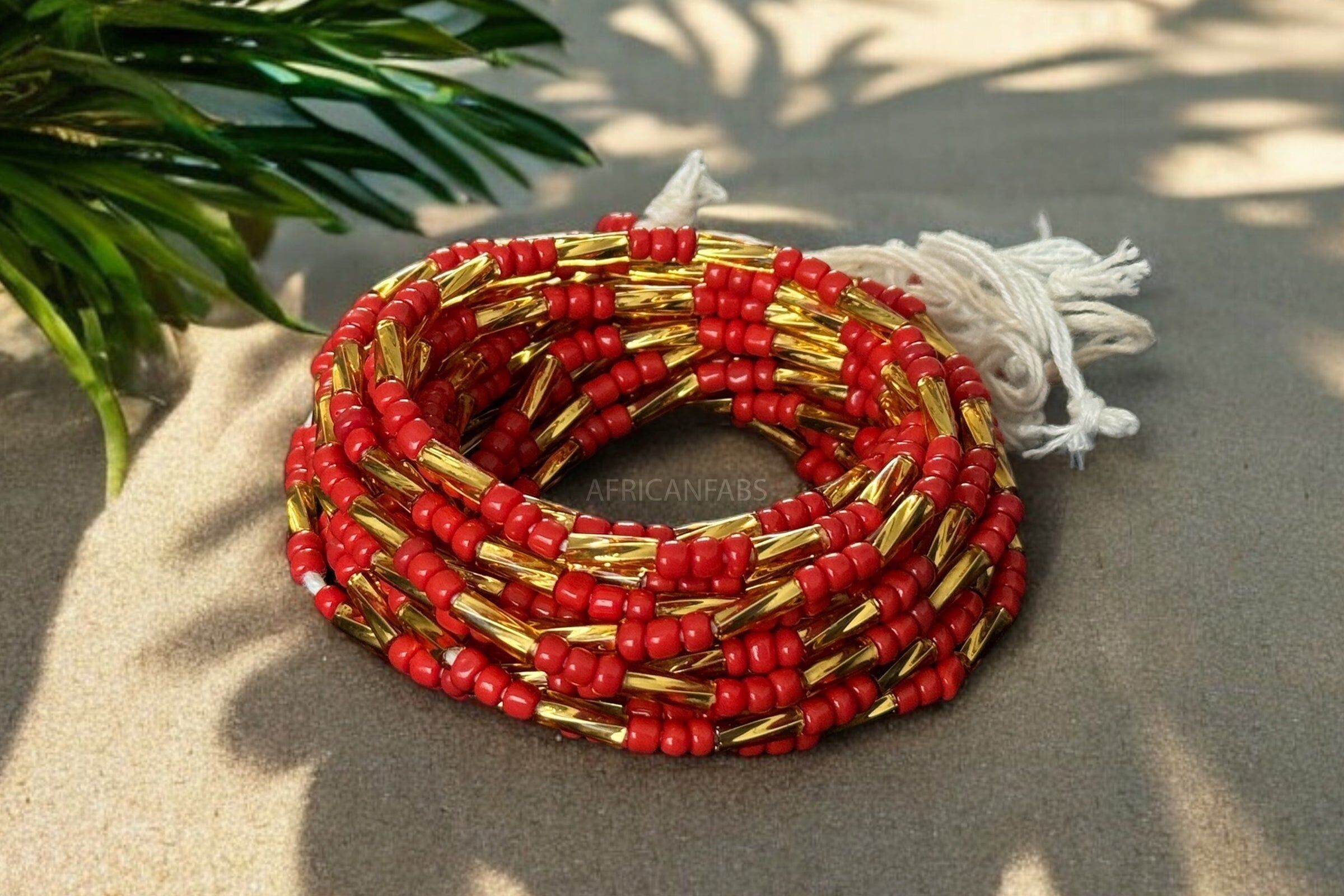 Hüftkette / Afrikanische Hüftkette - Adesuwa - Rot / Gold (Traditionelle, nicht elastische Schnur)
