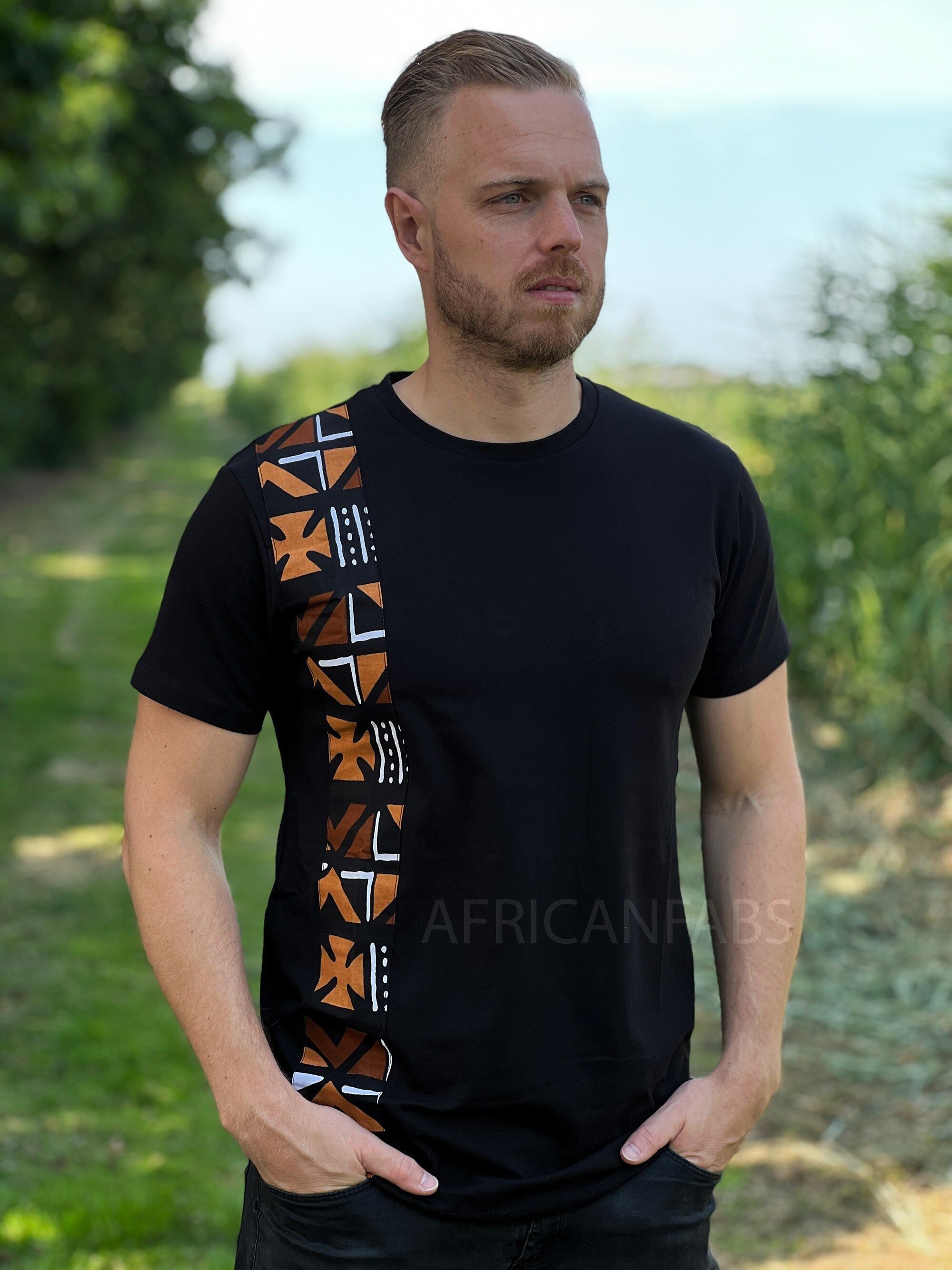 T-Shirt mit afrikanischen Musterdetails - Braunes Bogolan-Band