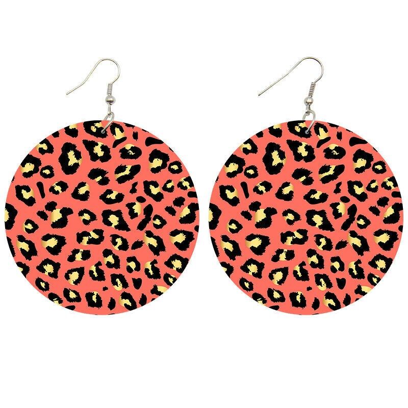 Orecchini di ispirazione africana con stampa leopardata Salmone