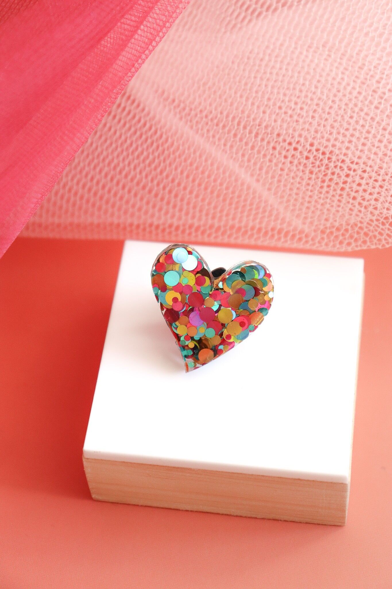 Grüne Freude Herz-Anstecknadel