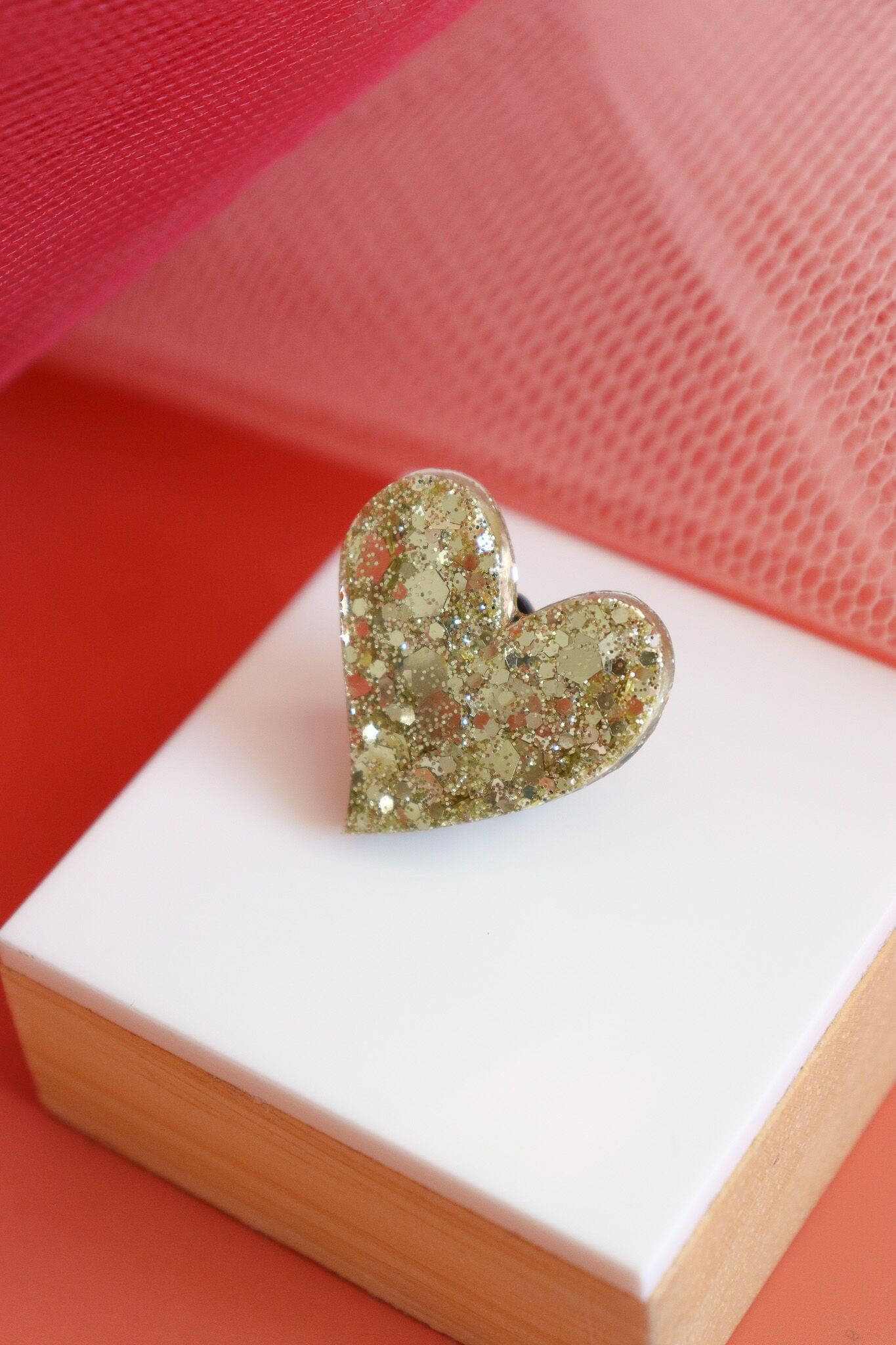 Pin de corazón de champán