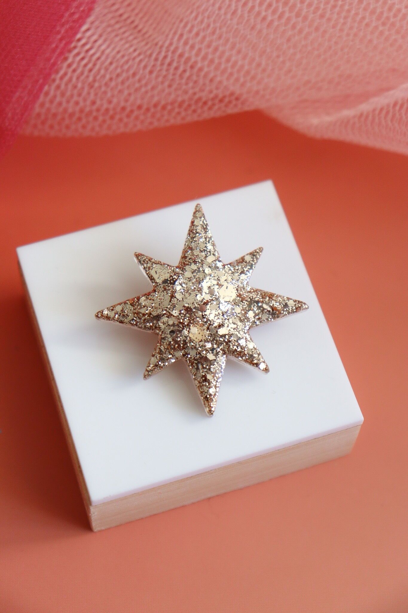 Champagnerfarbene Abendstern-Brosche