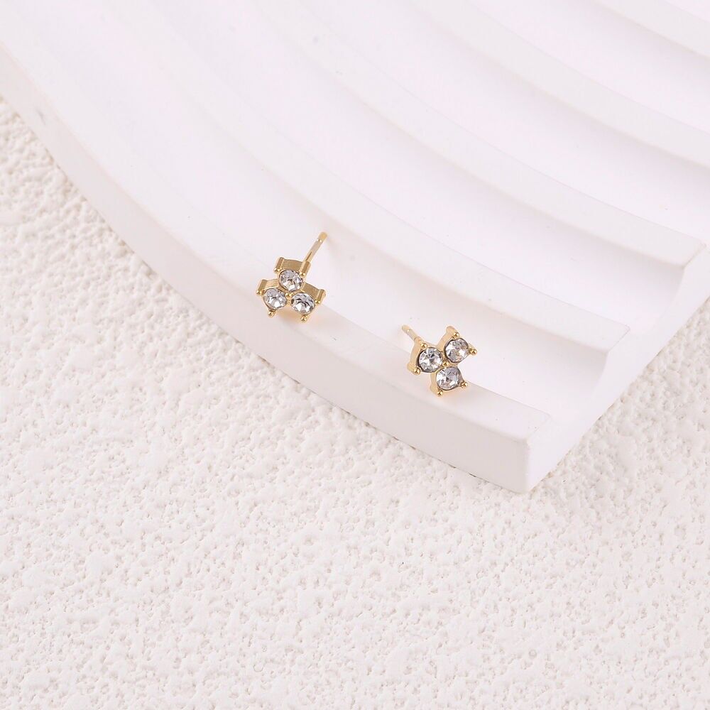 Stud earrings - 3 small crystals