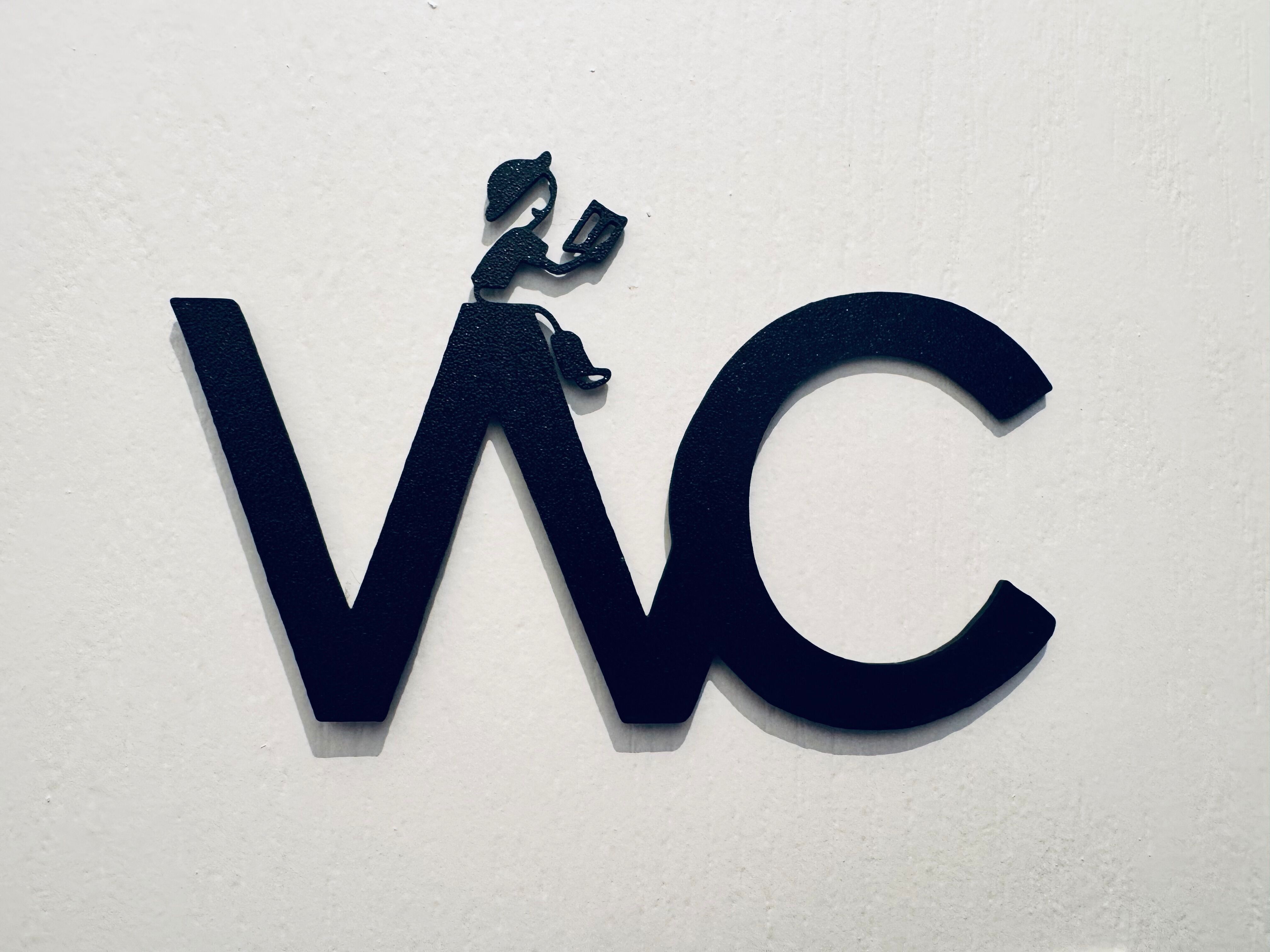 WC-Türdekoration, 18 cm, aus glänzend schwarzem PLA