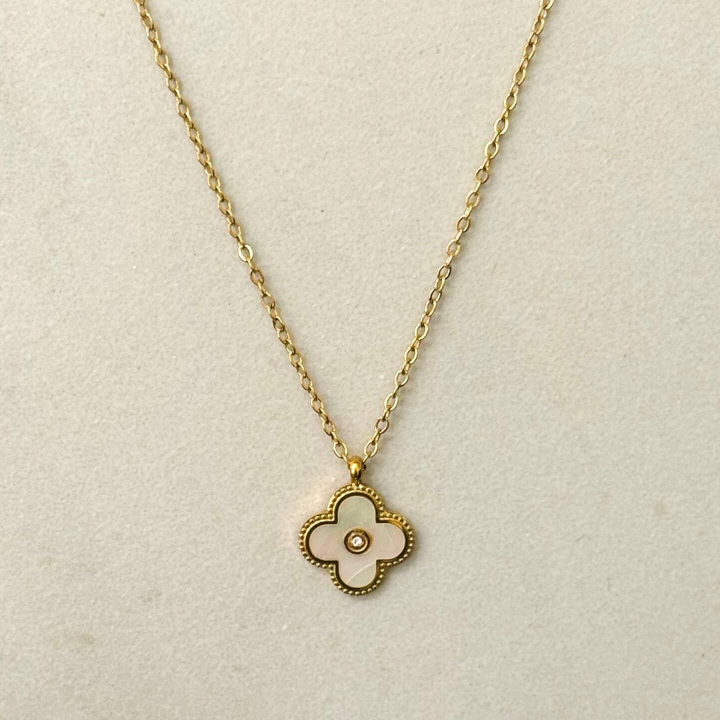 Minimalistische Kleeblatt-Halskette