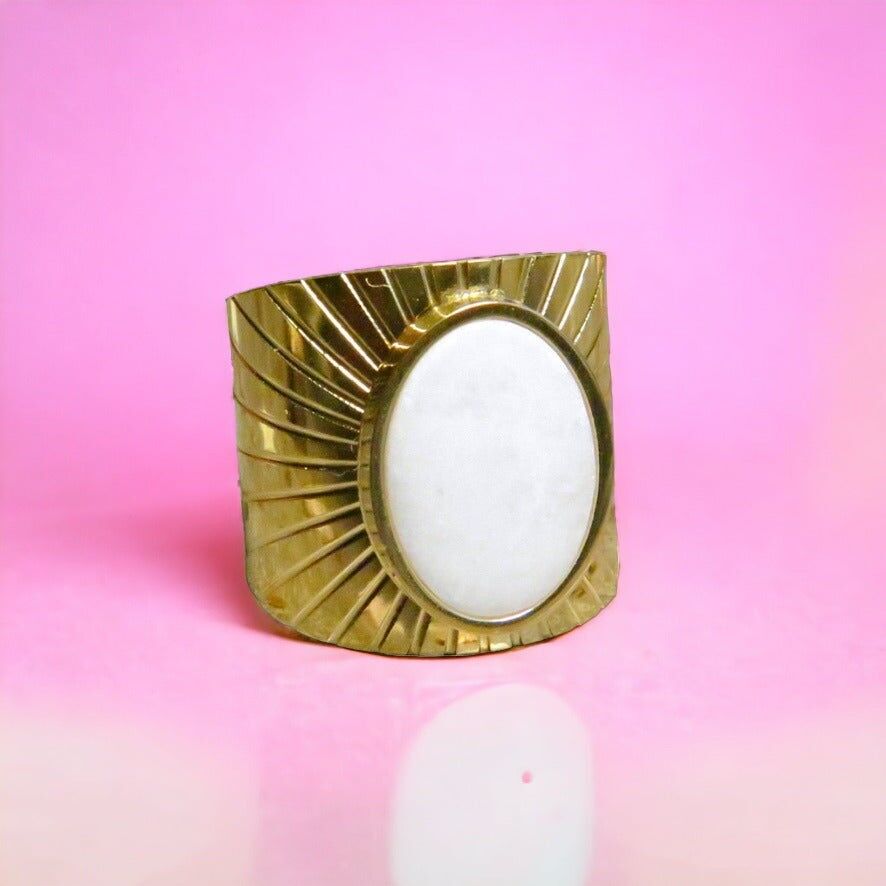 Adaptable “MADELEINE” ring with white Agate
