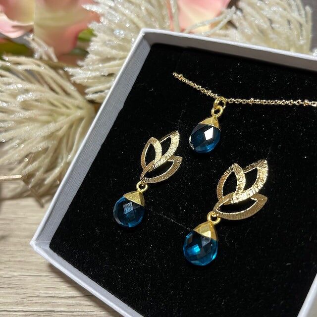 "BLUE QUARTZ" GIFT BOX - Natural blue quartz stone with fine gold plating