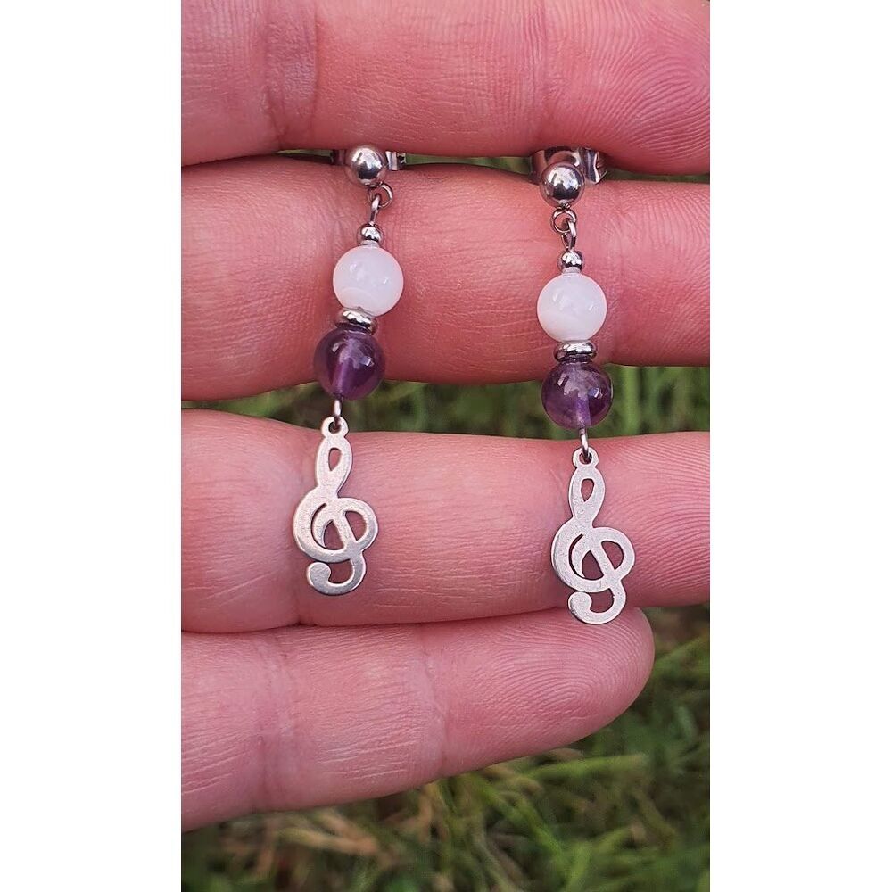 #1409 – Mother-of-pearl and amethyst “music” earrings