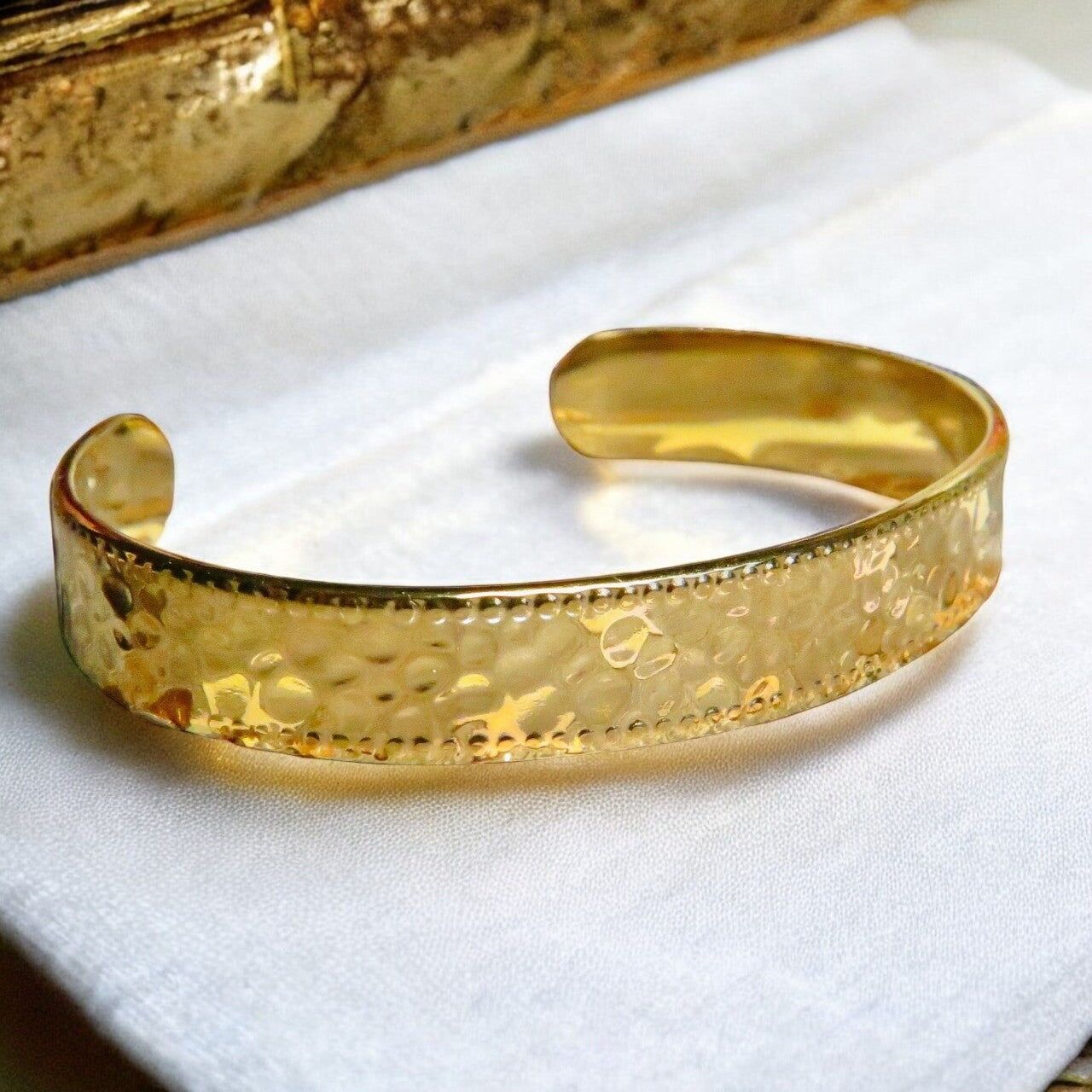 "ANGELA" gold-plated steel bangle bracelet - adjustable
