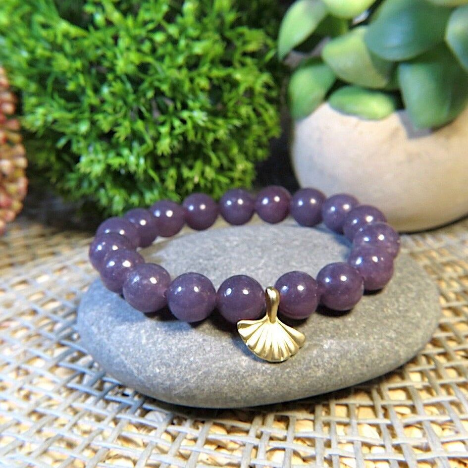 “NEWCASTLE” bracelet in natural Lepidolite stones and zamak charm
