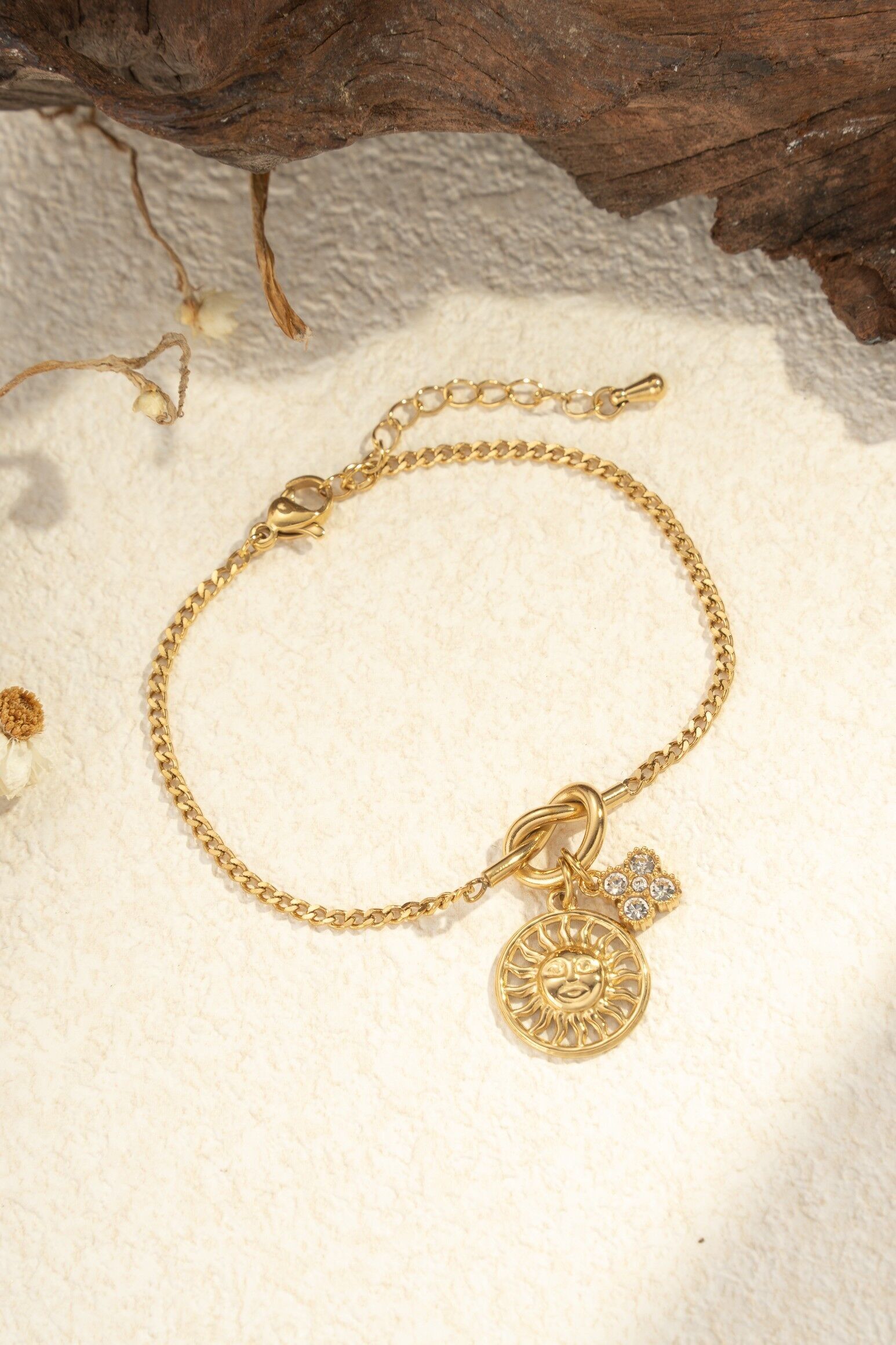 Pulsera de acero inoxidable Sol y Trébol con dijes de trébol