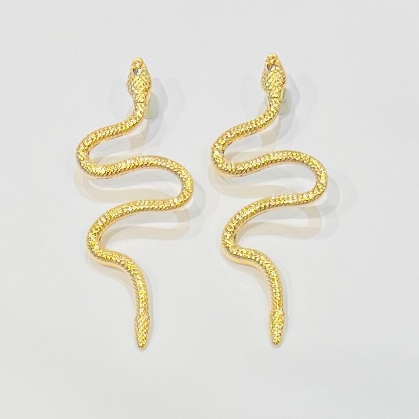 Gravierte, realistische Schlangenohrringe aus Stahl