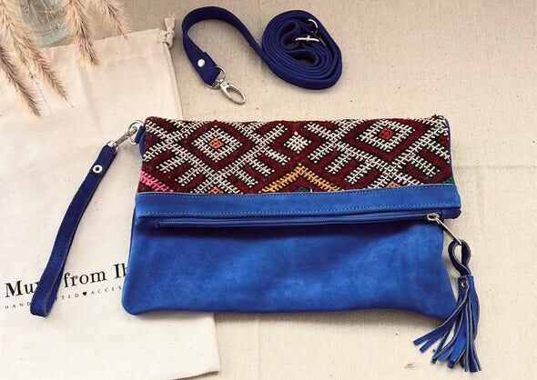 Pochette Kilim en cuir bleu - Sac bandoulière fait main Marrakech
