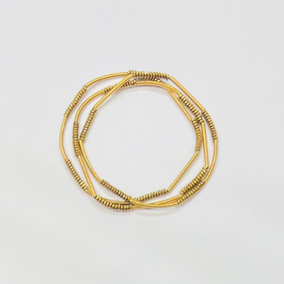 Dreifachkettiges Stahlarmband, Einheitsgröße, abwechselnd geriffelte und glatte Röhrchen